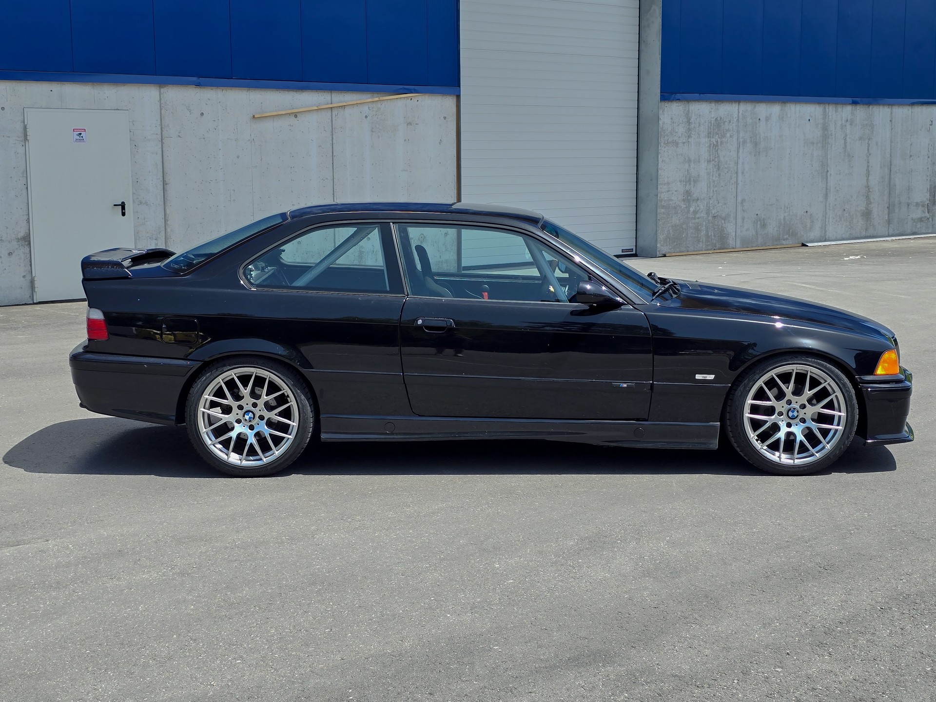 BMW 328i-image-1