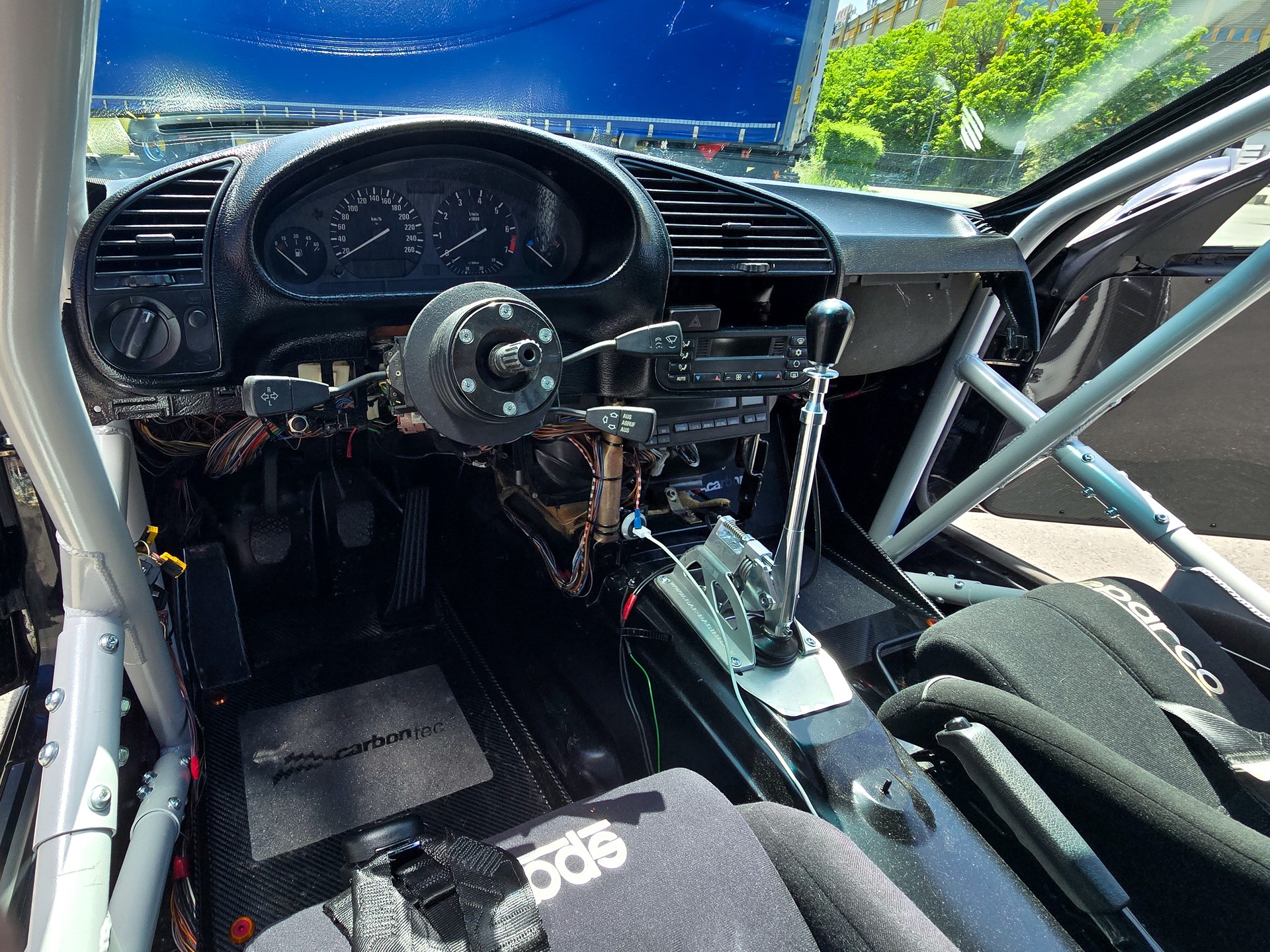 BMW 328i-image-5