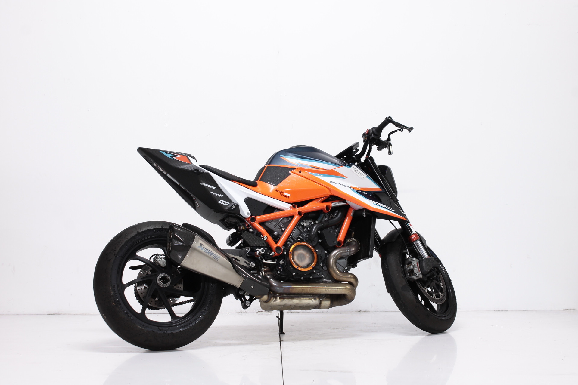 KTM 1290 Super Duke RR-showroom-element-2