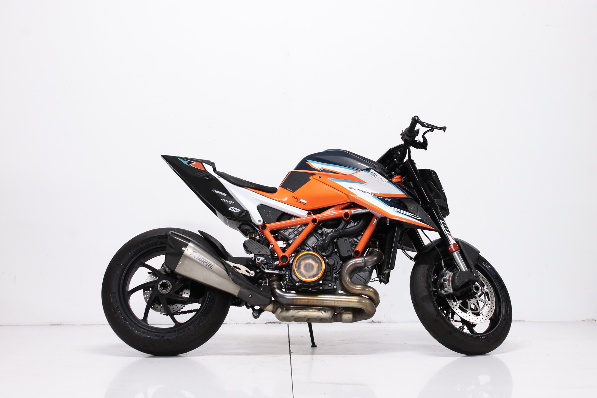 KTM 1290 Super Duke RR-showroom-element-1