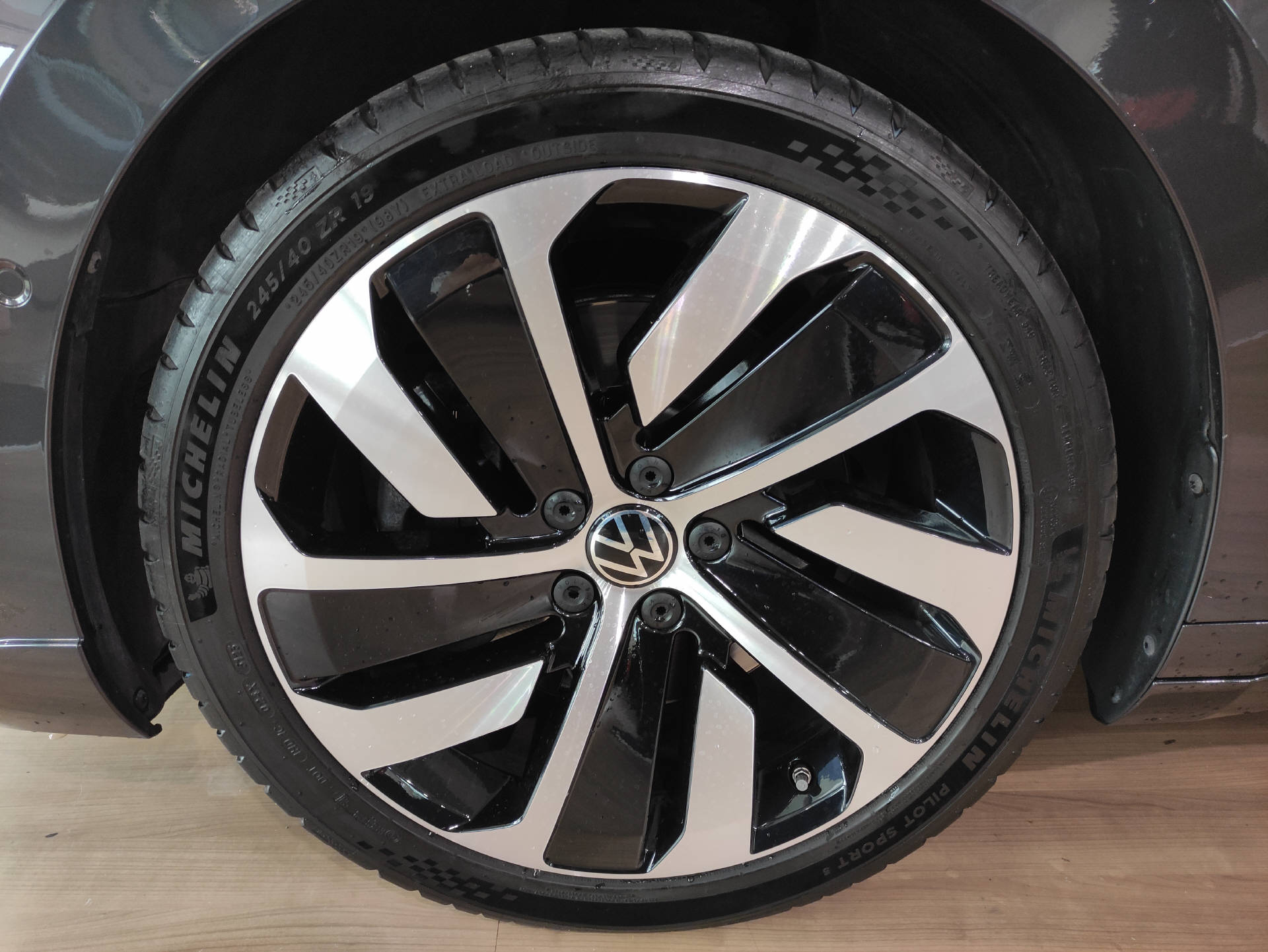 VW Arteon Shooting Brake 2.0 TSI R-Line DSG 4m-showroom-element-2