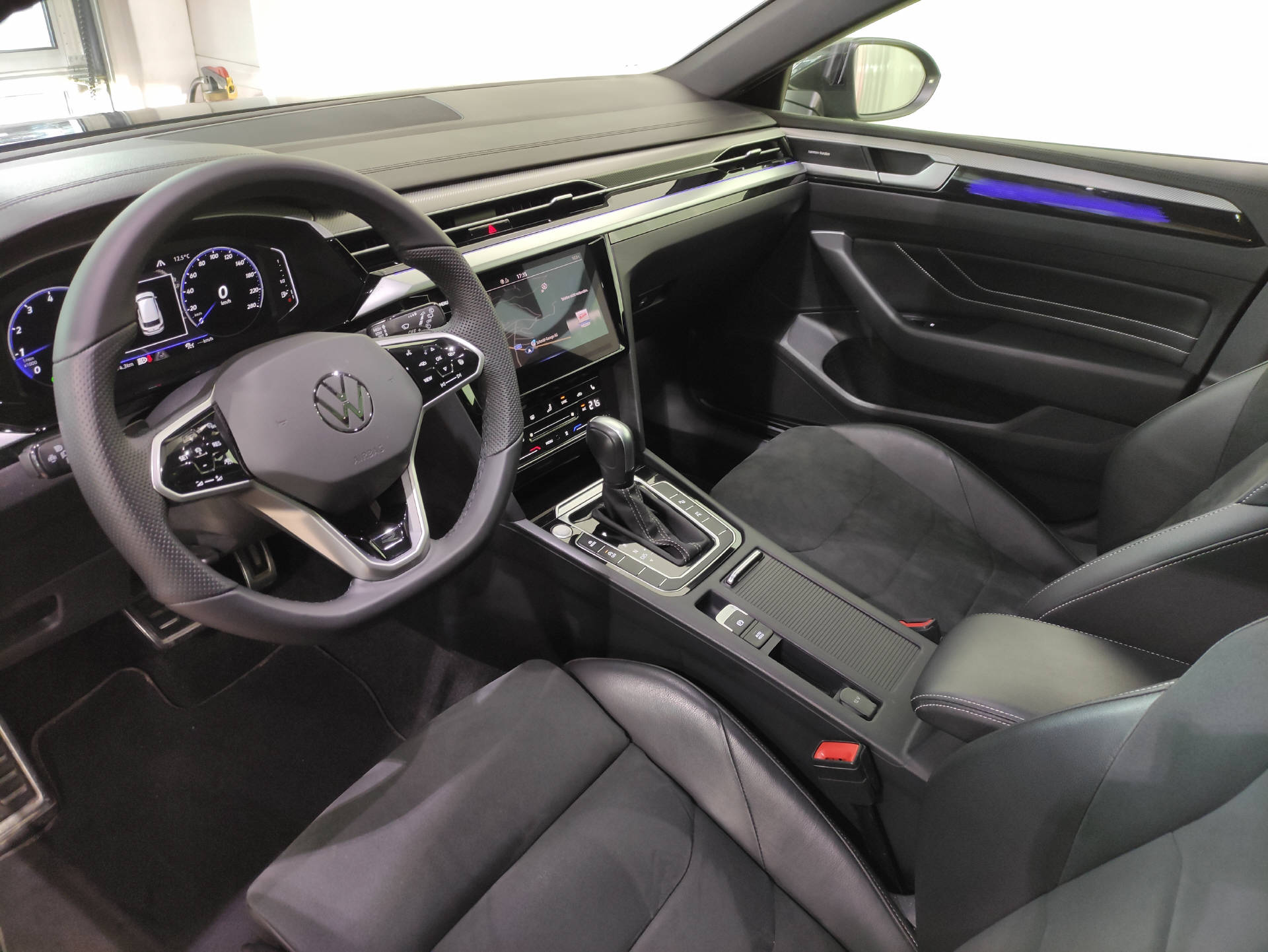 VW Arteon Shooting Brake 2.0 TSI R-Line DSG 4m-showroom-element-3