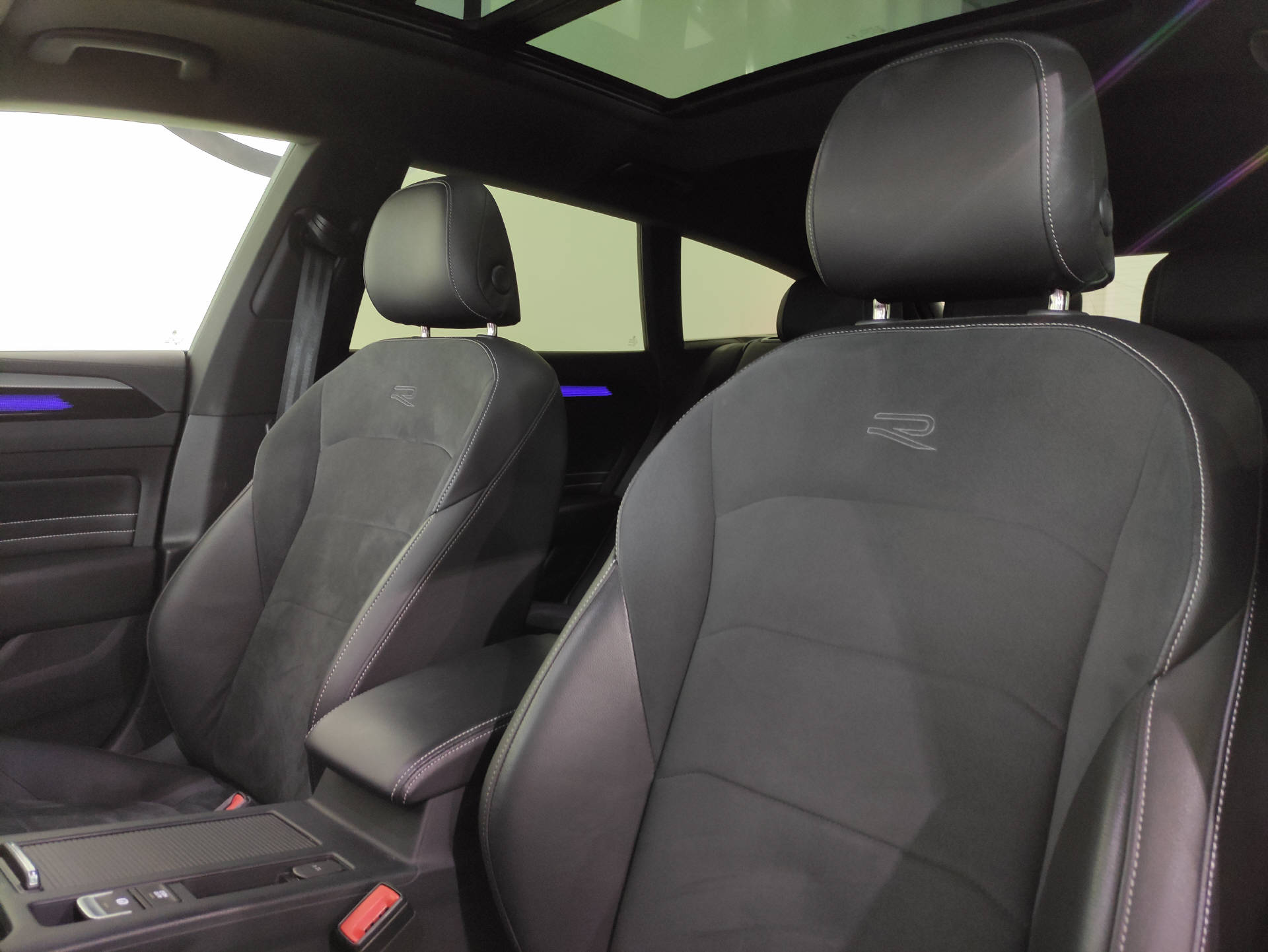 VW Arteon Shooting Brake 2.0 TSI R-Line DSG 4m-image-5