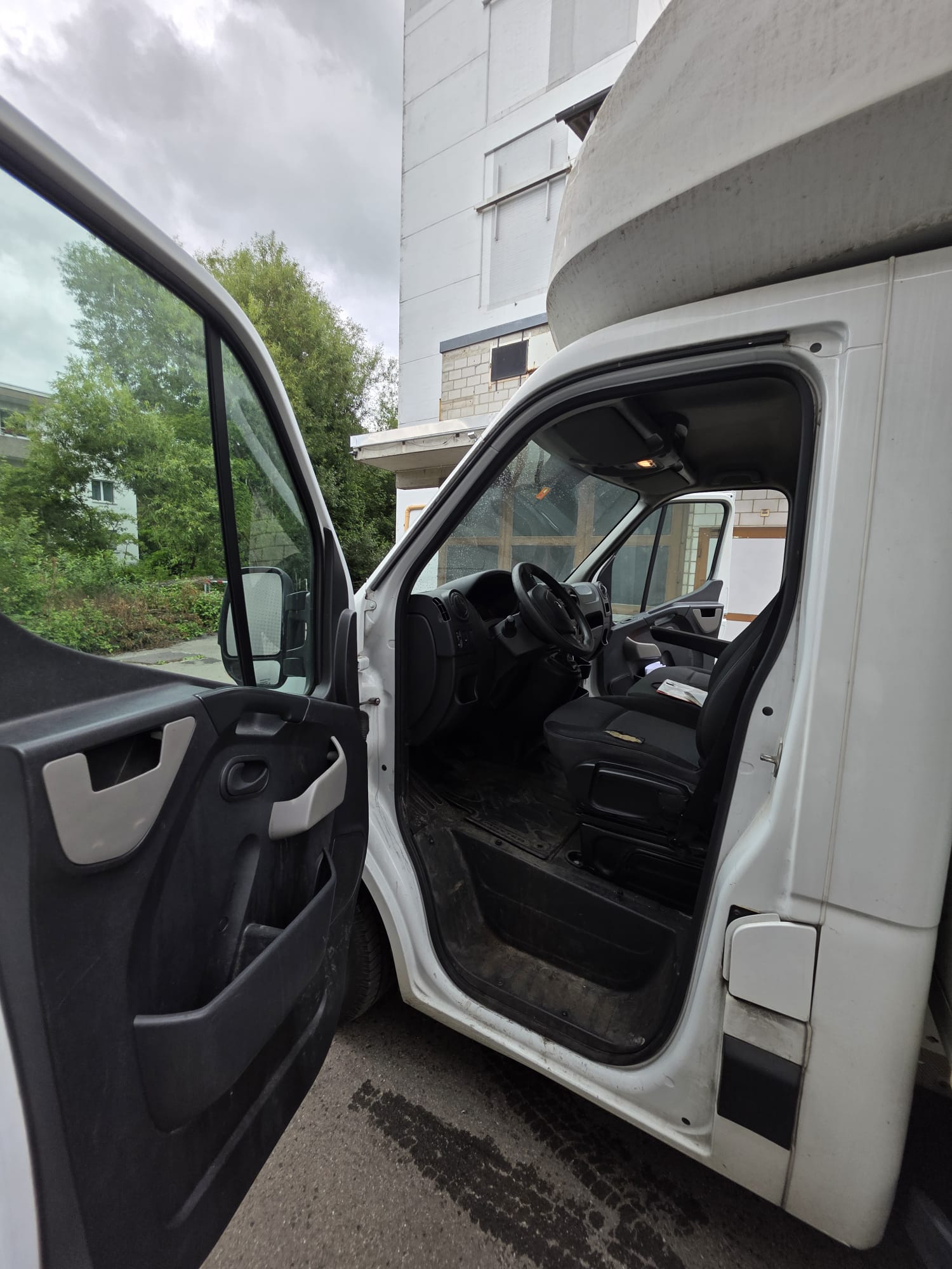 RENAULT 2.3 dCi 145 TwinTurbo-image-1