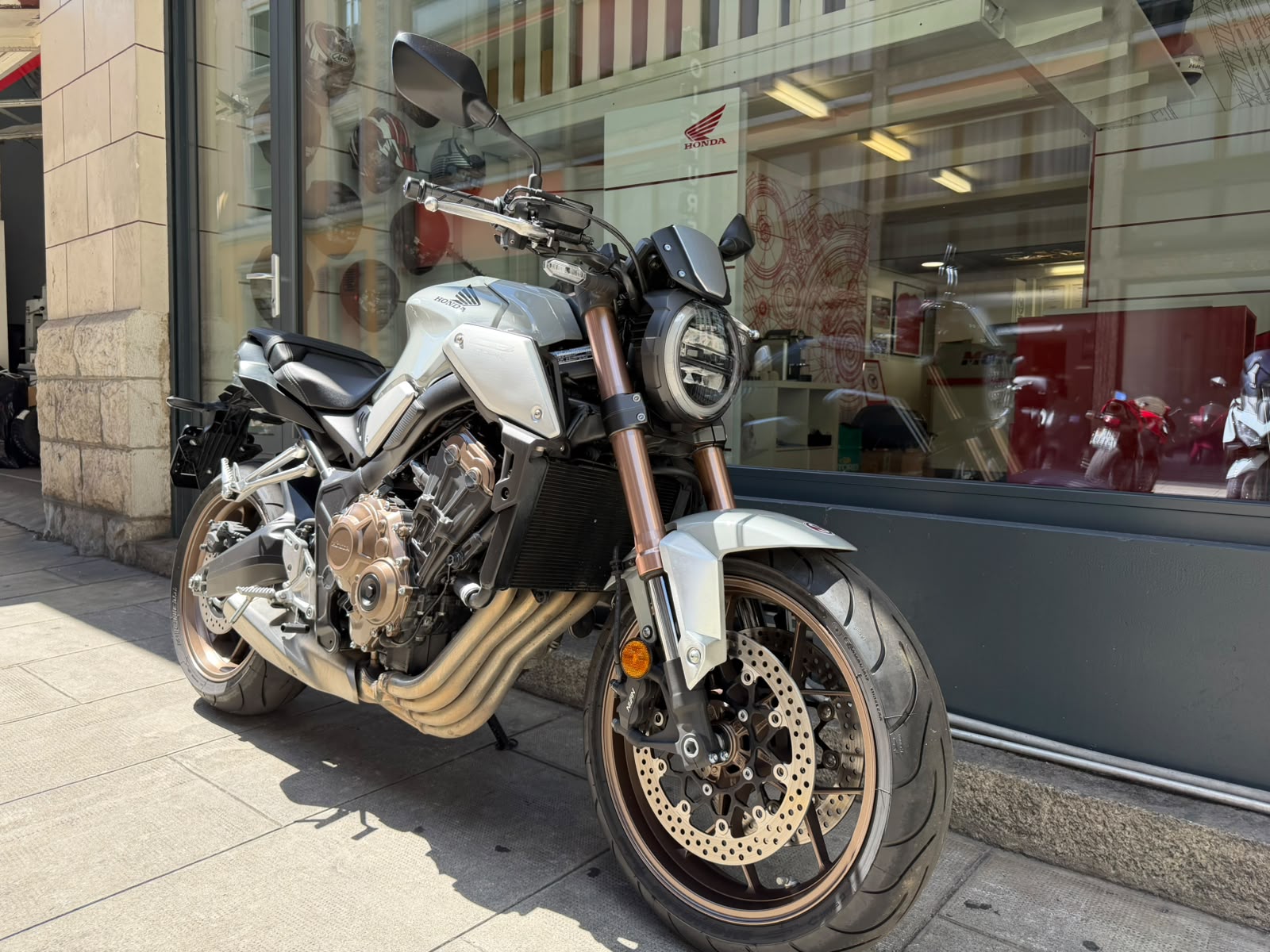 HONDA CB 650 R-image-1