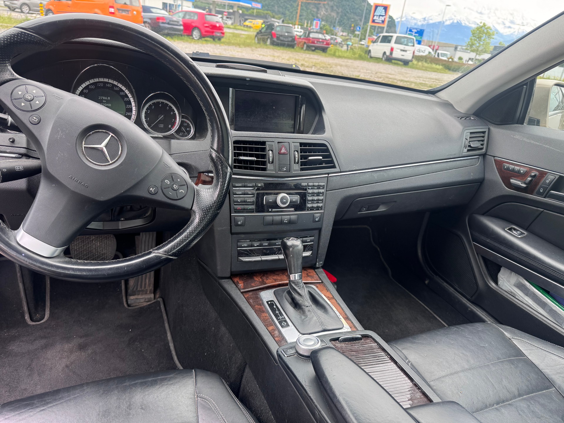 MERCEDES-BENZ E 350 CGI BlueEfficiency 7G-Tronic-image-9