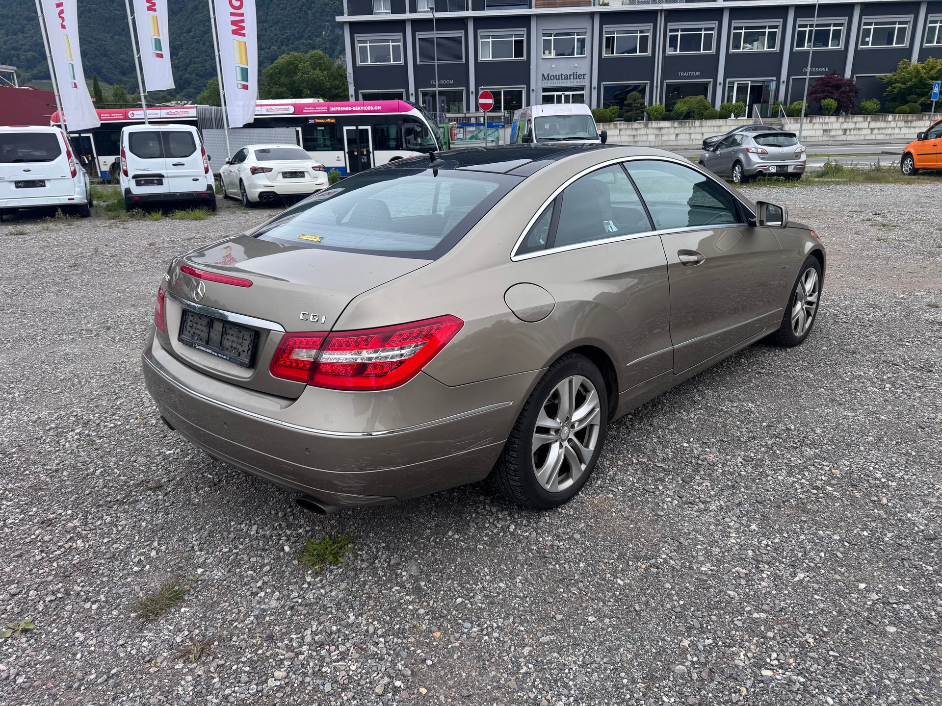 MERCEDES-BENZ E 350 CGI BlueEfficiency 7G-Tronic-image-4