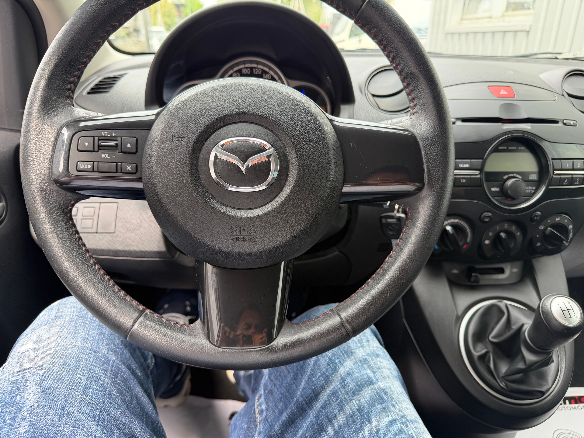 MAZDA 2 1.3i 16V Voila ma Suisse Edition-image-11