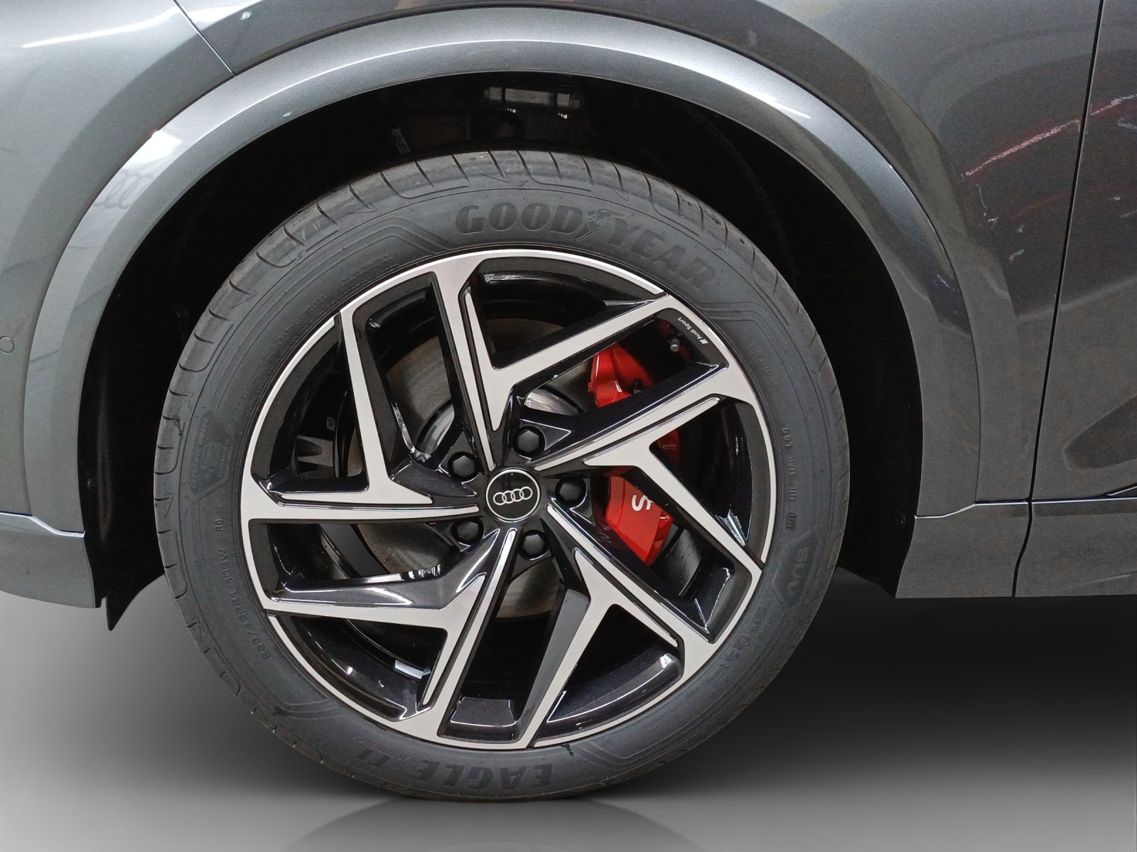 AUDI SQ6 e-tron quattro-image-15
