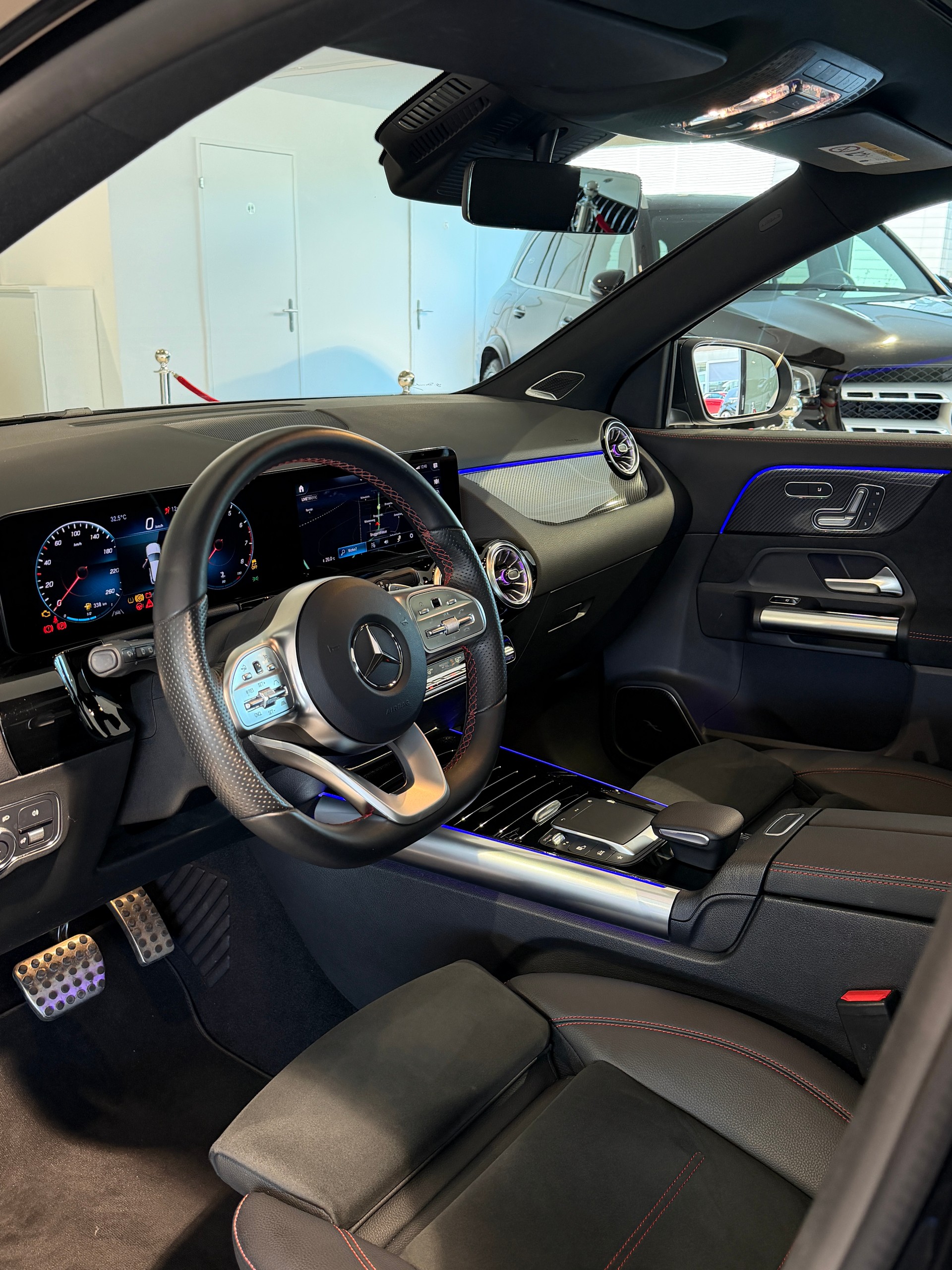 MERCEDES-BENZ GLA 250 4Matic AMG Line 8G-DCT-image-8