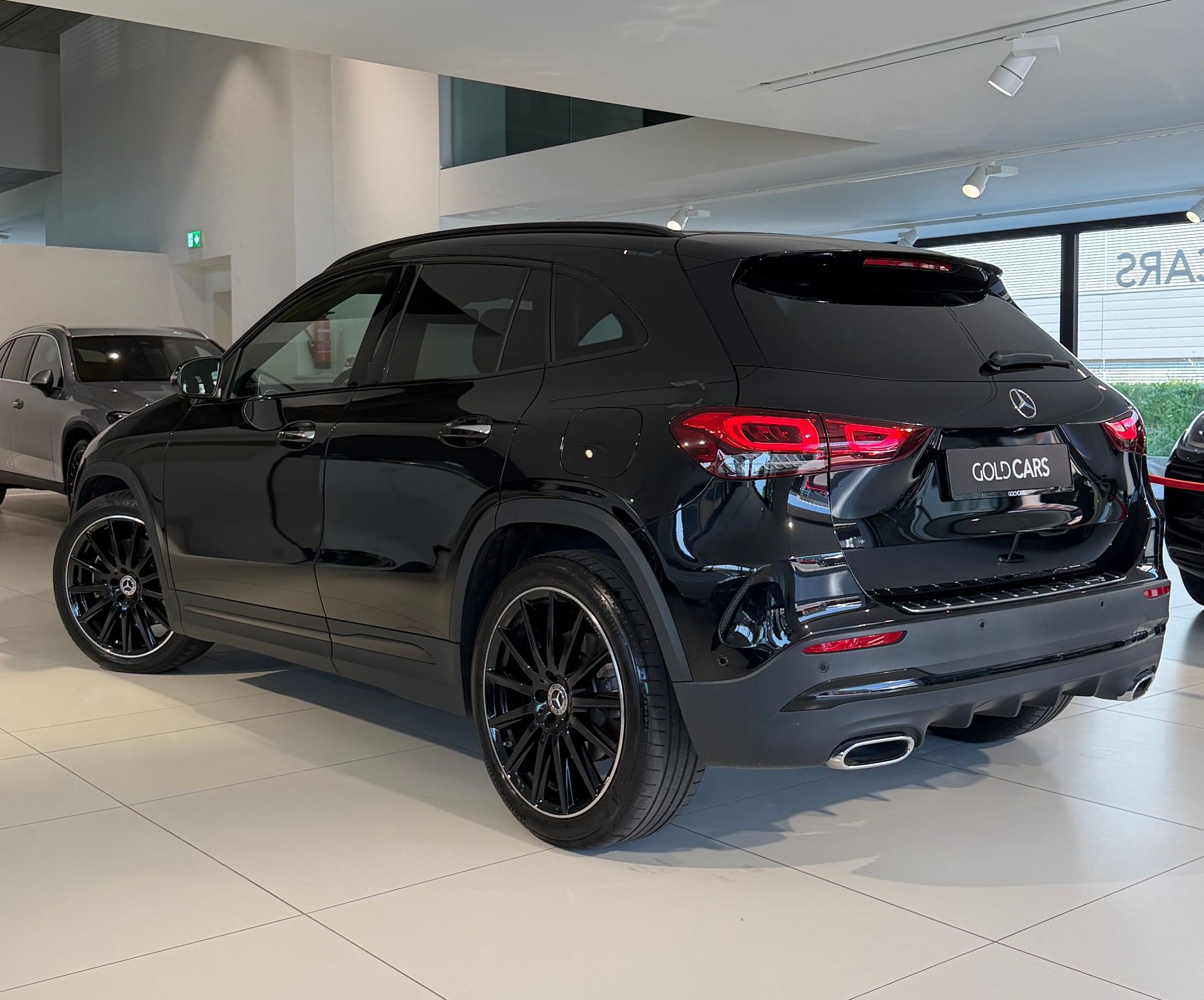 MERCEDES-BENZ GLA 250 4Matic AMG Line 8G-DCT-image-4