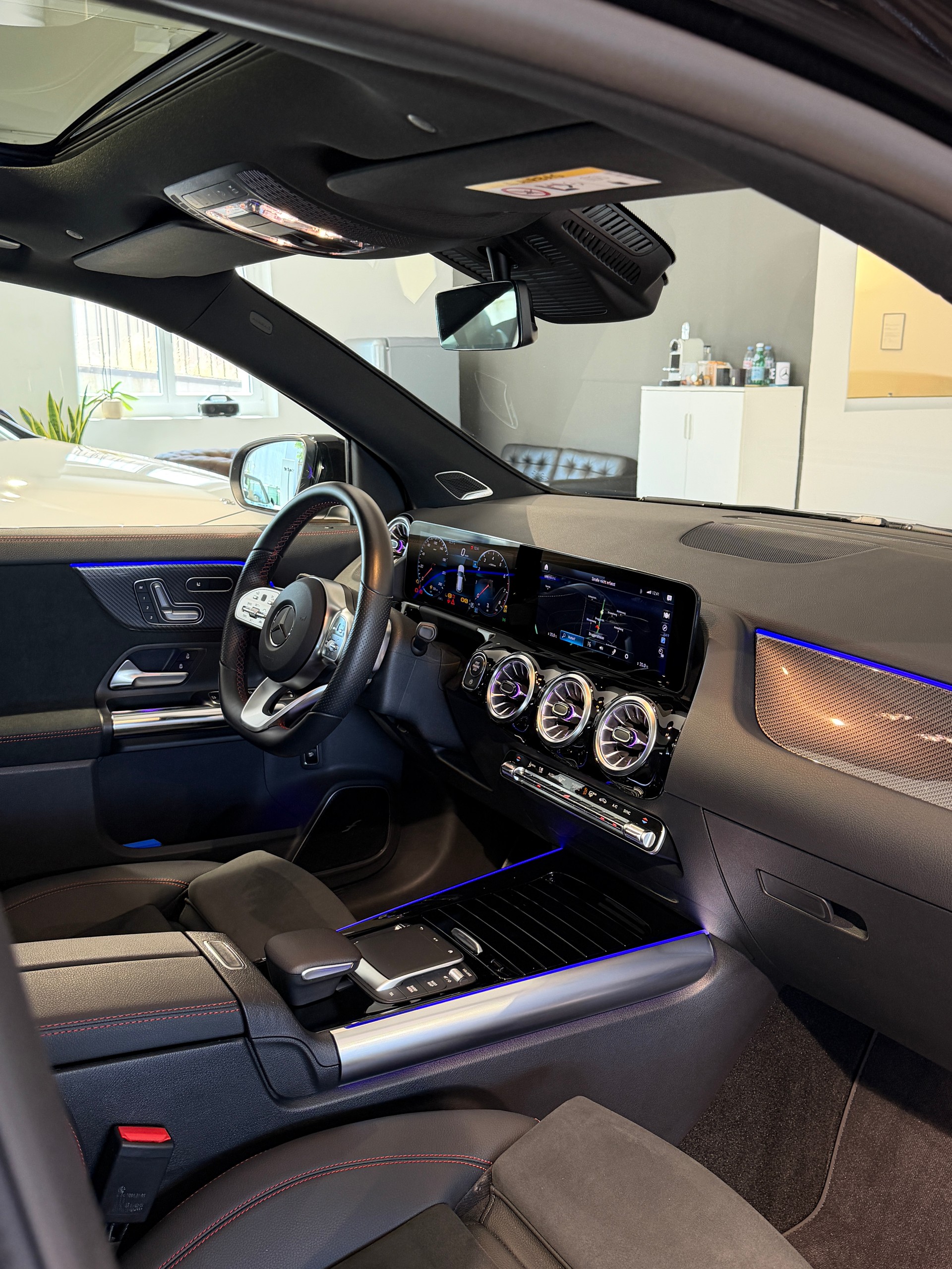 MERCEDES-BENZ GLA 250 4Matic AMG Line 8G-DCT-image-10