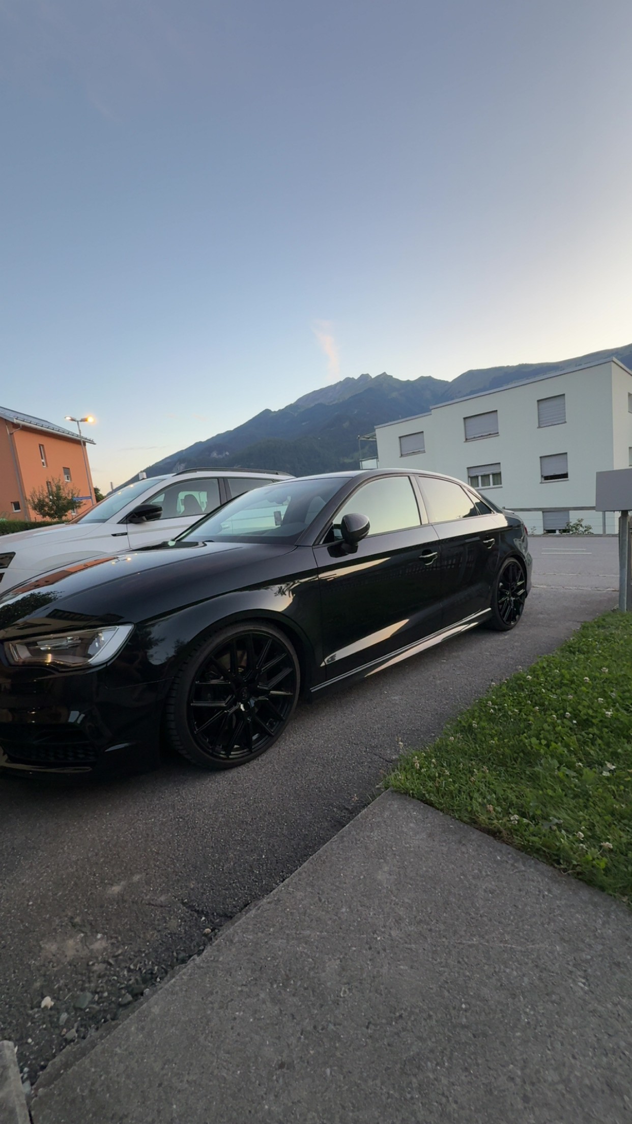 AUDI 2.0 T FSI quattro S-Tronic-image-1