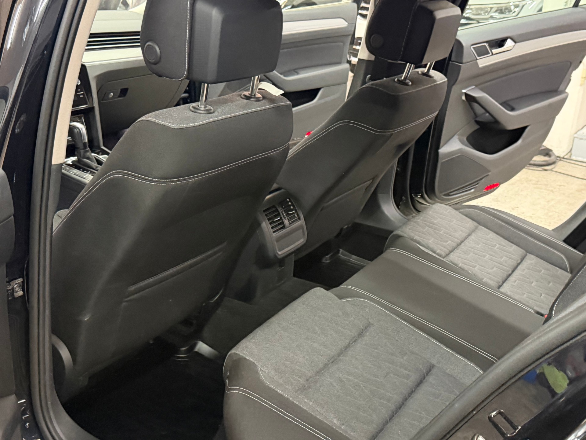 VW Passat 2.0 TDI BMT Business DSG-image-9