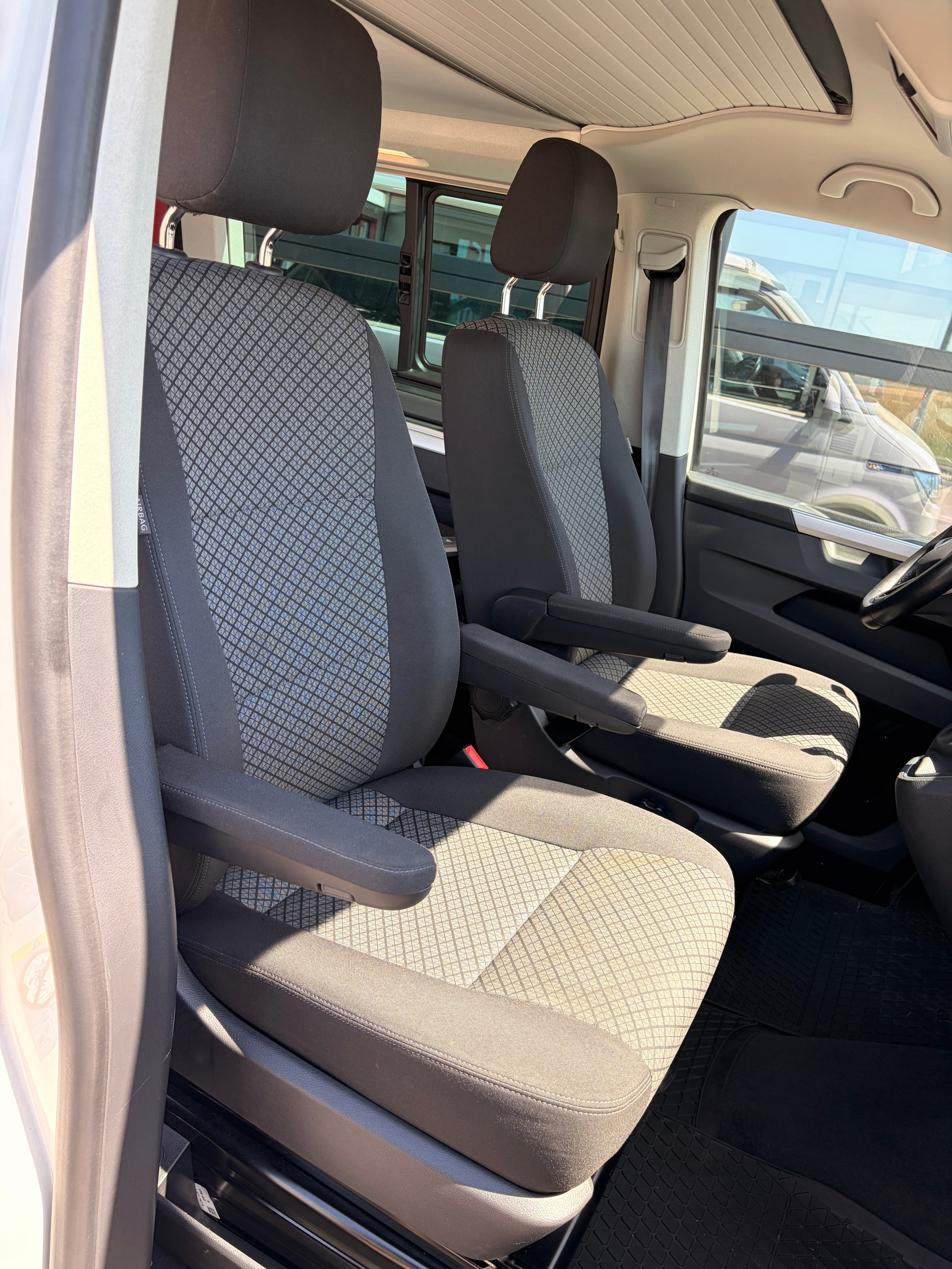 VW T6.1 California 2.0 TDI Beach Liberty DSG-image-11
