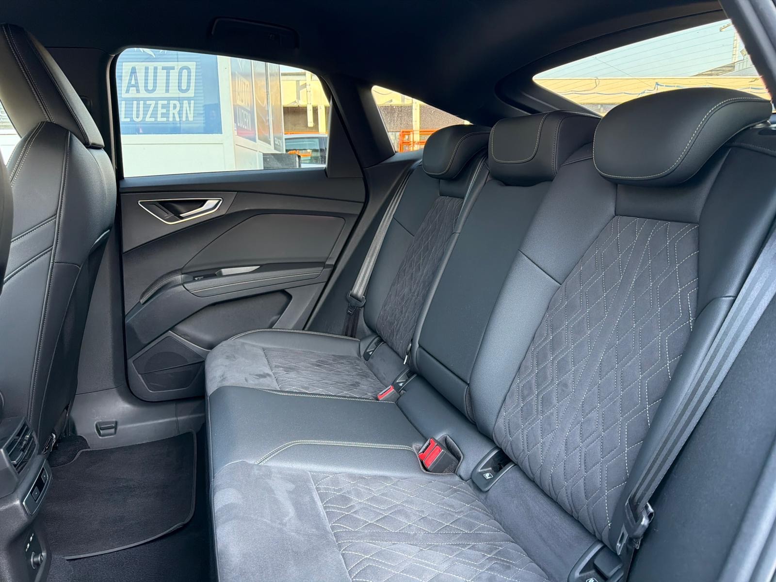 AUDI Q4 Sportback S-LINE e-tron 40-image-17