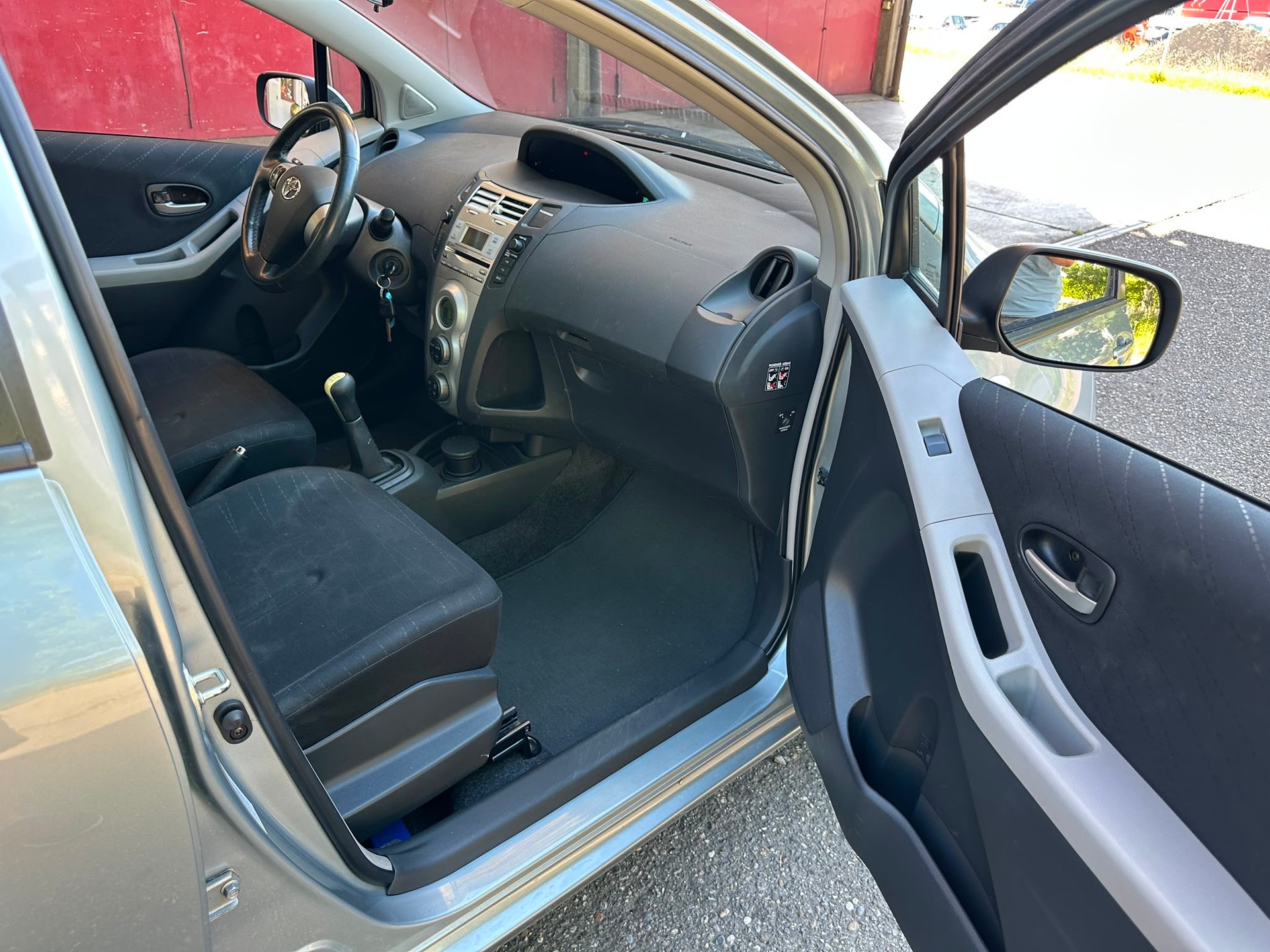 TOYOTA Yaris 1.3 Linea Sol-image-12
