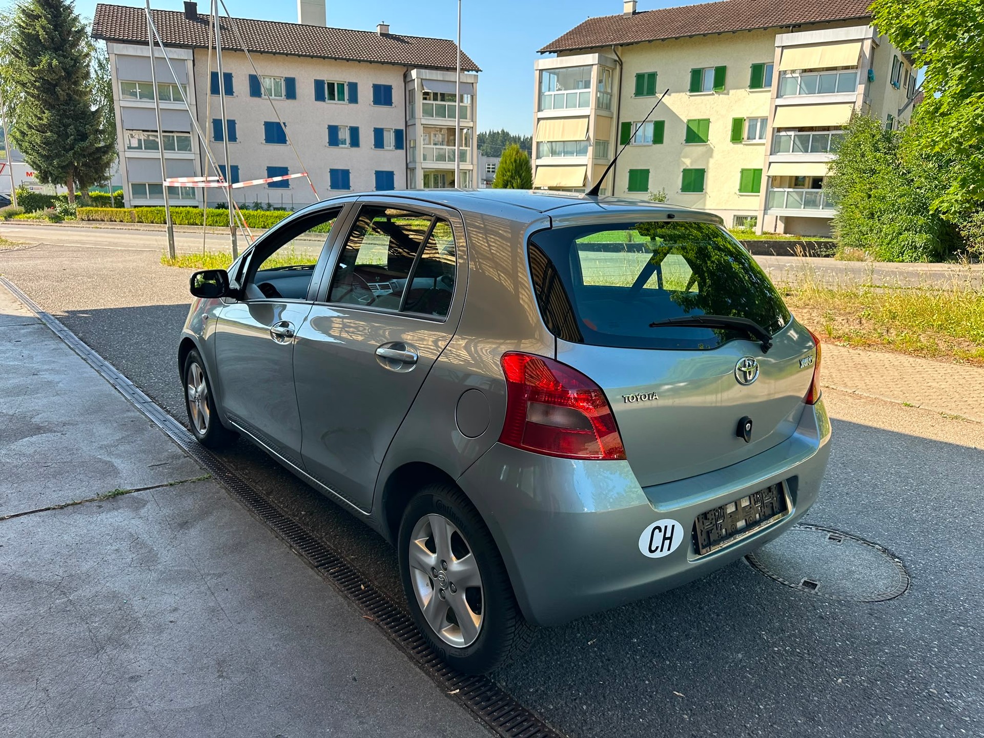 TOYOTA Yaris 1.3 Linea Sol-image-4