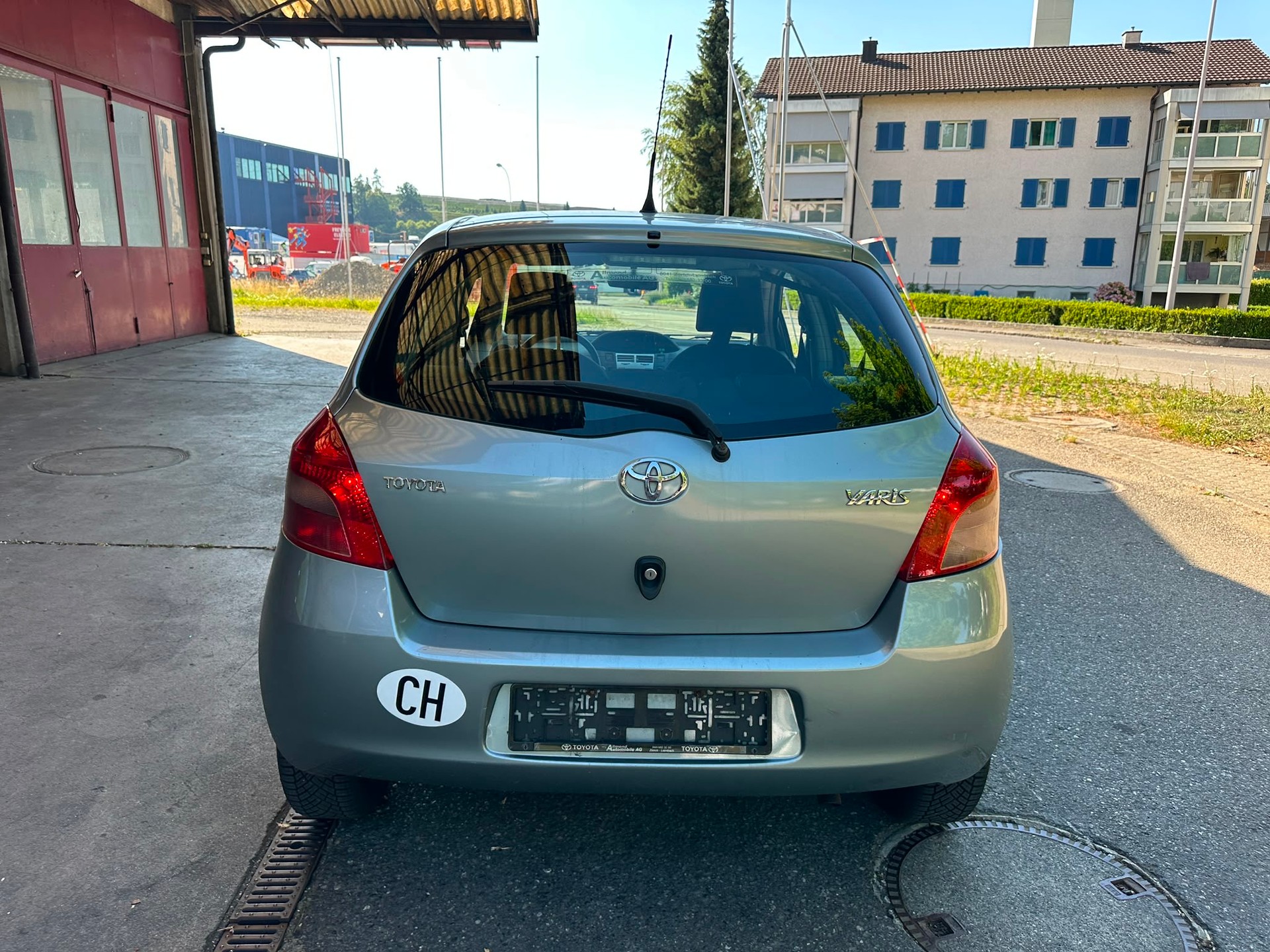 TOYOTA Yaris 1.3 Linea Sol-image-3