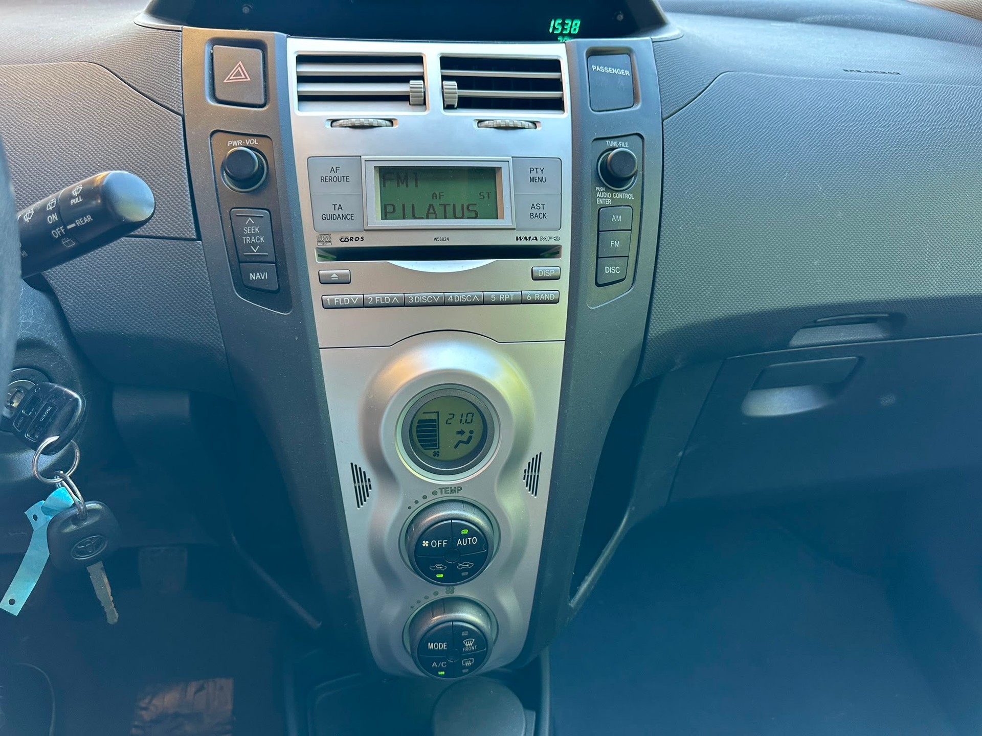 TOYOTA Yaris 1.3 Linea Sol-image-8