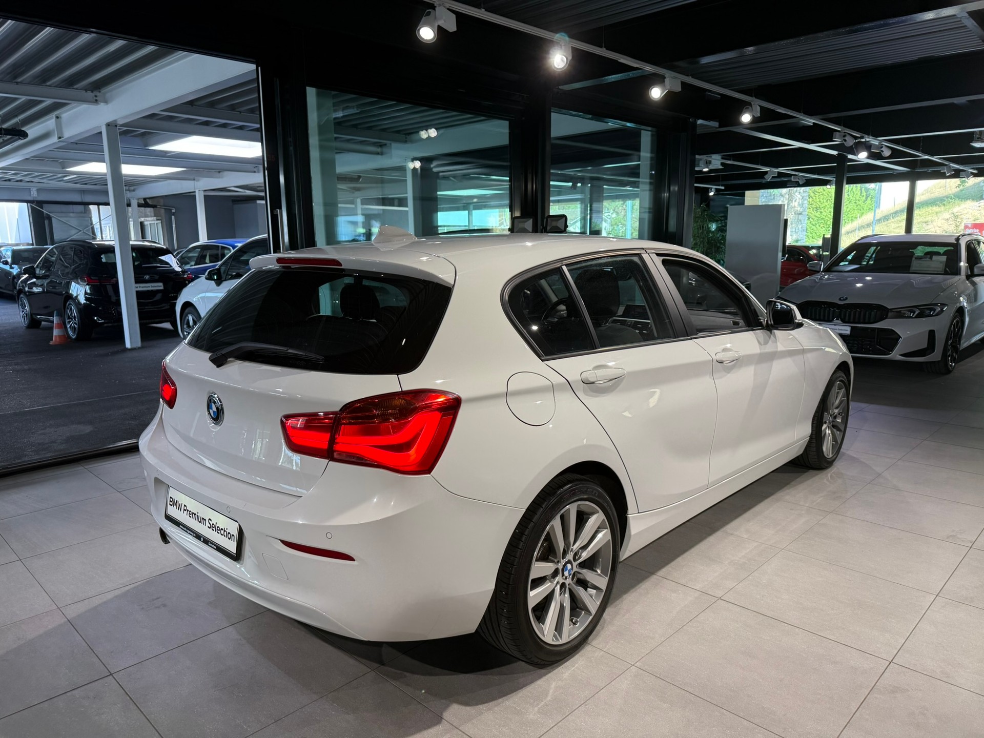 BMW 116i Business-showroom-element-1