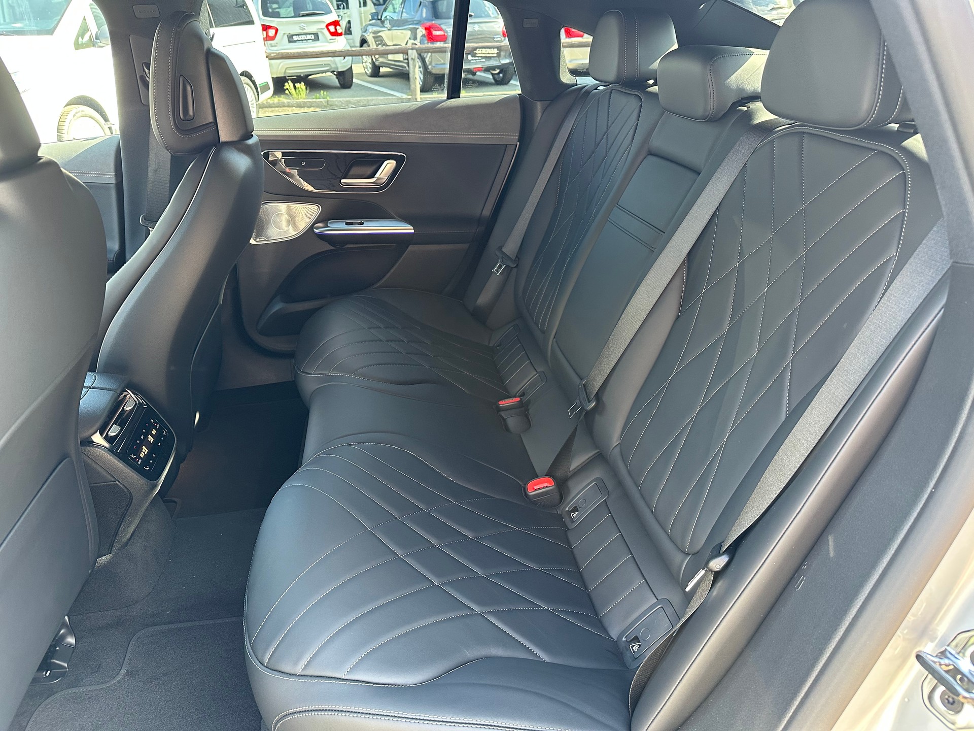 MERCEDES-BENZ EQE 500 AMG Line 4matic-image-11