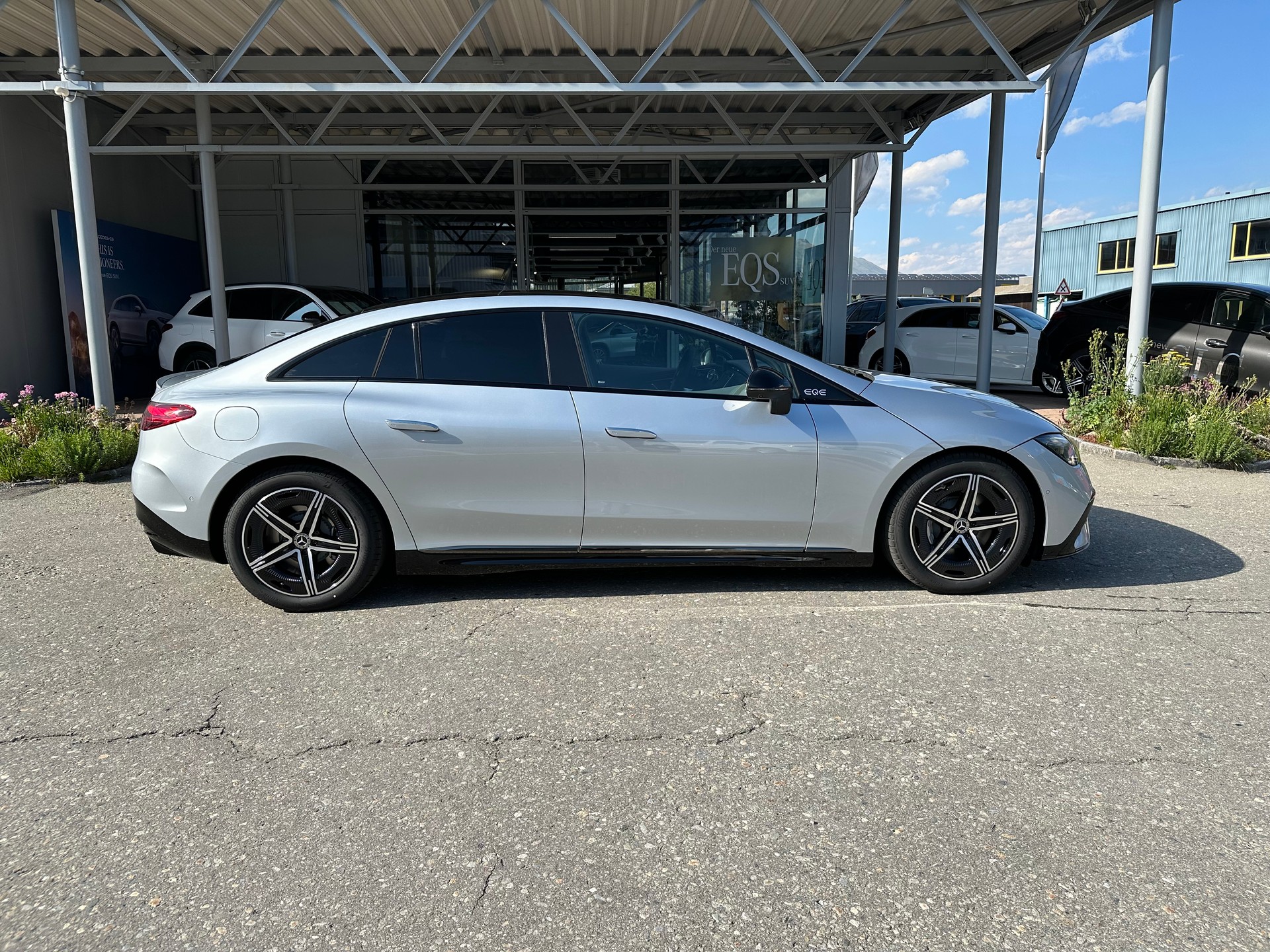 MERCEDES-BENZ EQE 500 AMG Line 4matic-showroom-element-1