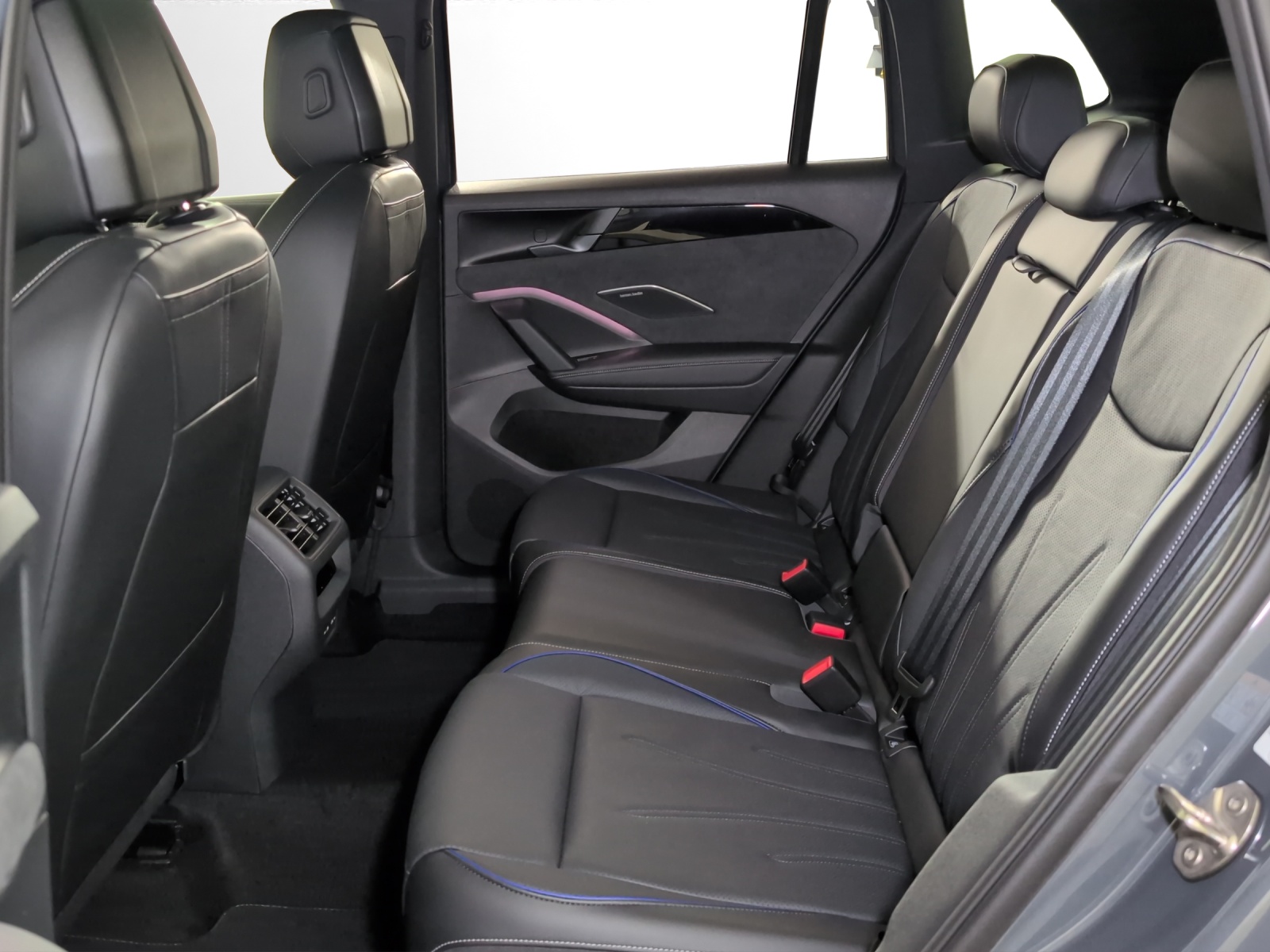 VW Tiguan 2.0 TSI DSG R-Line Plus 4Motion-image-7