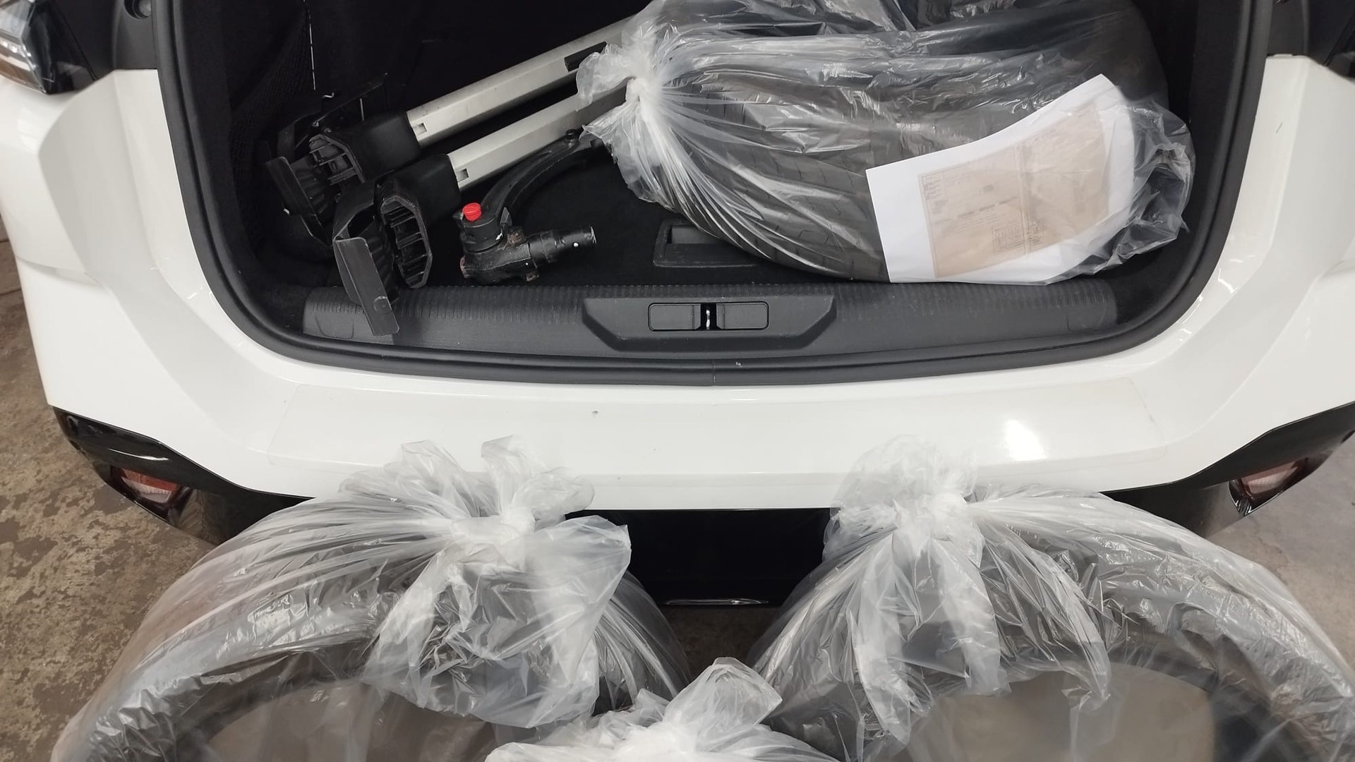 PEUGEOT 308 SW 1.5 BlueHDI Allure Pack EAT8-image-15