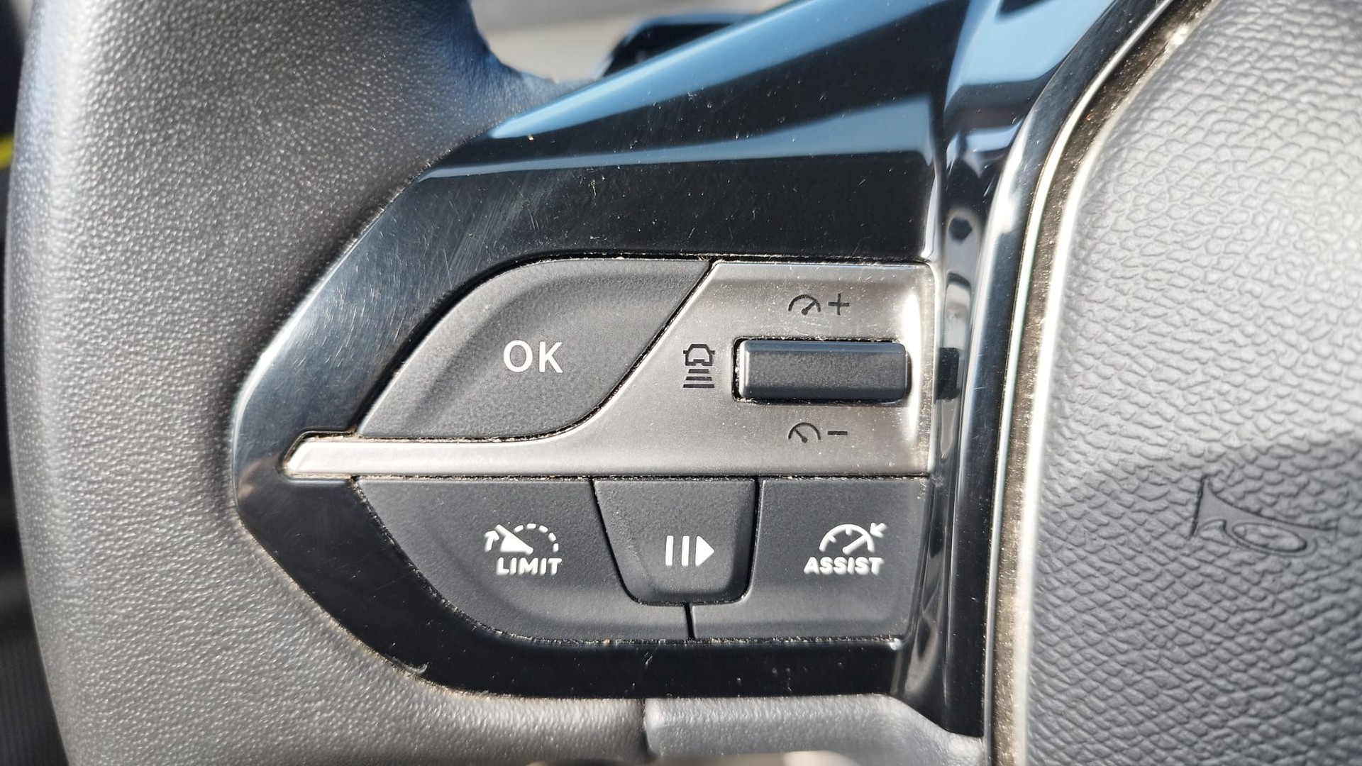PEUGEOT 308 SW 1.5 BlueHDI Allure Pack EAT8-image-14