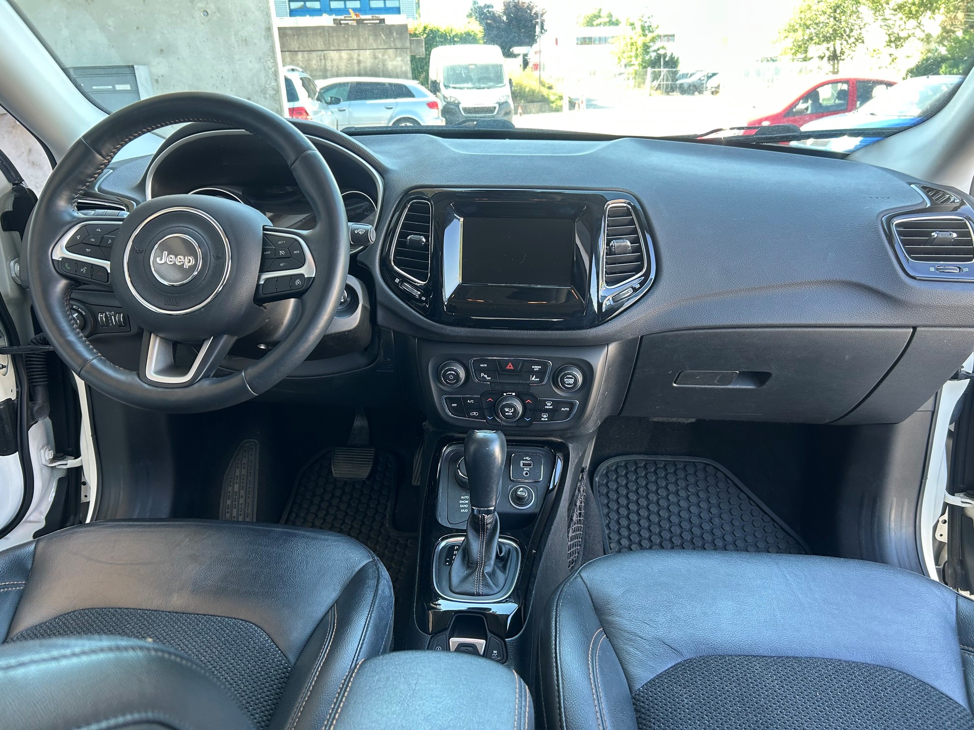 JEEP 1.4 Turbo Opening Edition AWD-image-4