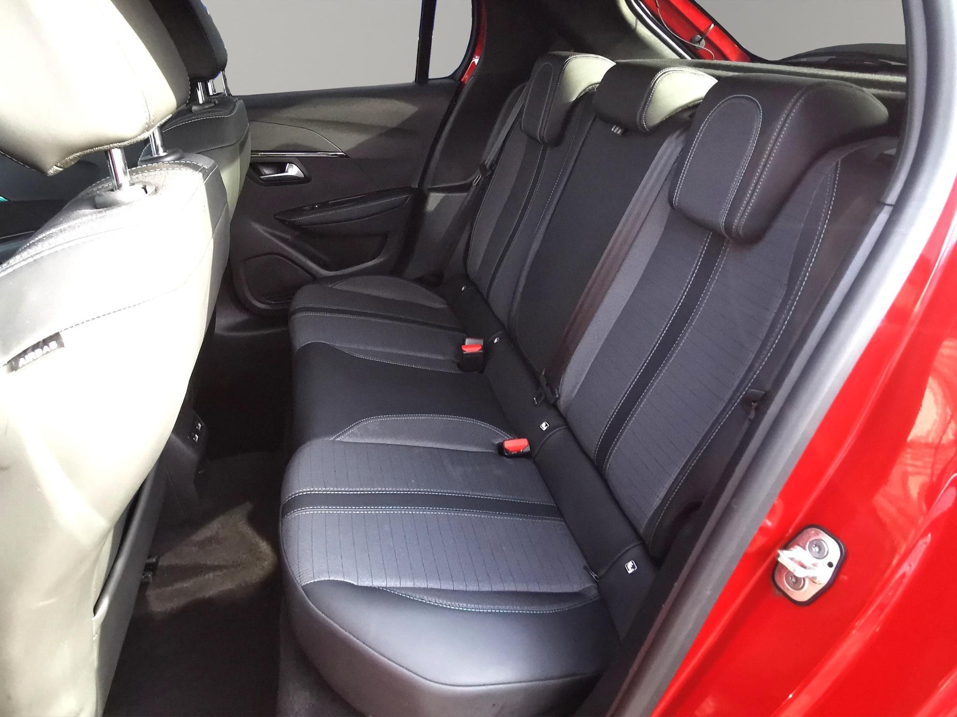 PEUGEOT 208 e-Allure Pack-image-9