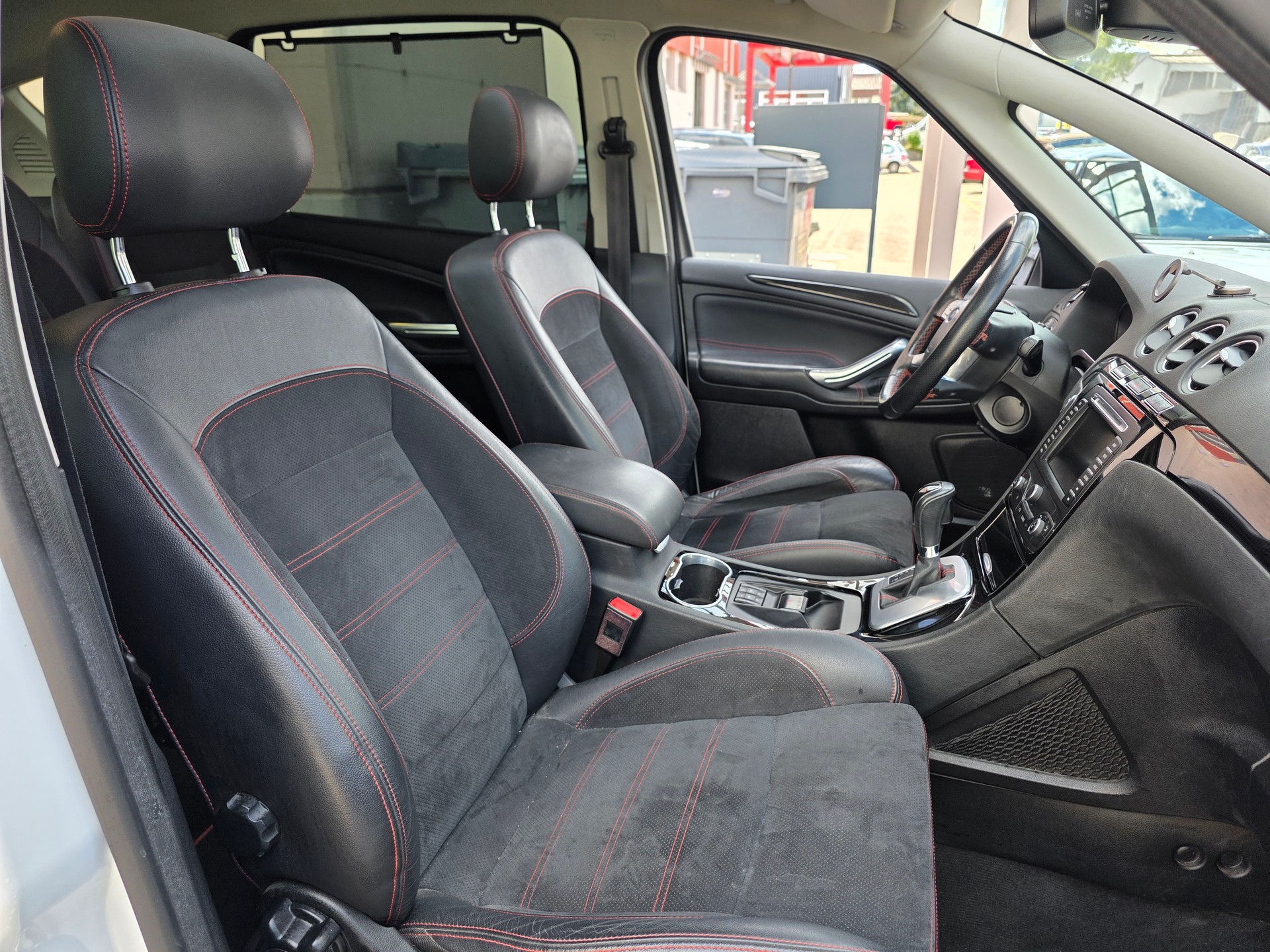 FORD S-Max 2.2 TDCi TitaniumS Automatic-image-13