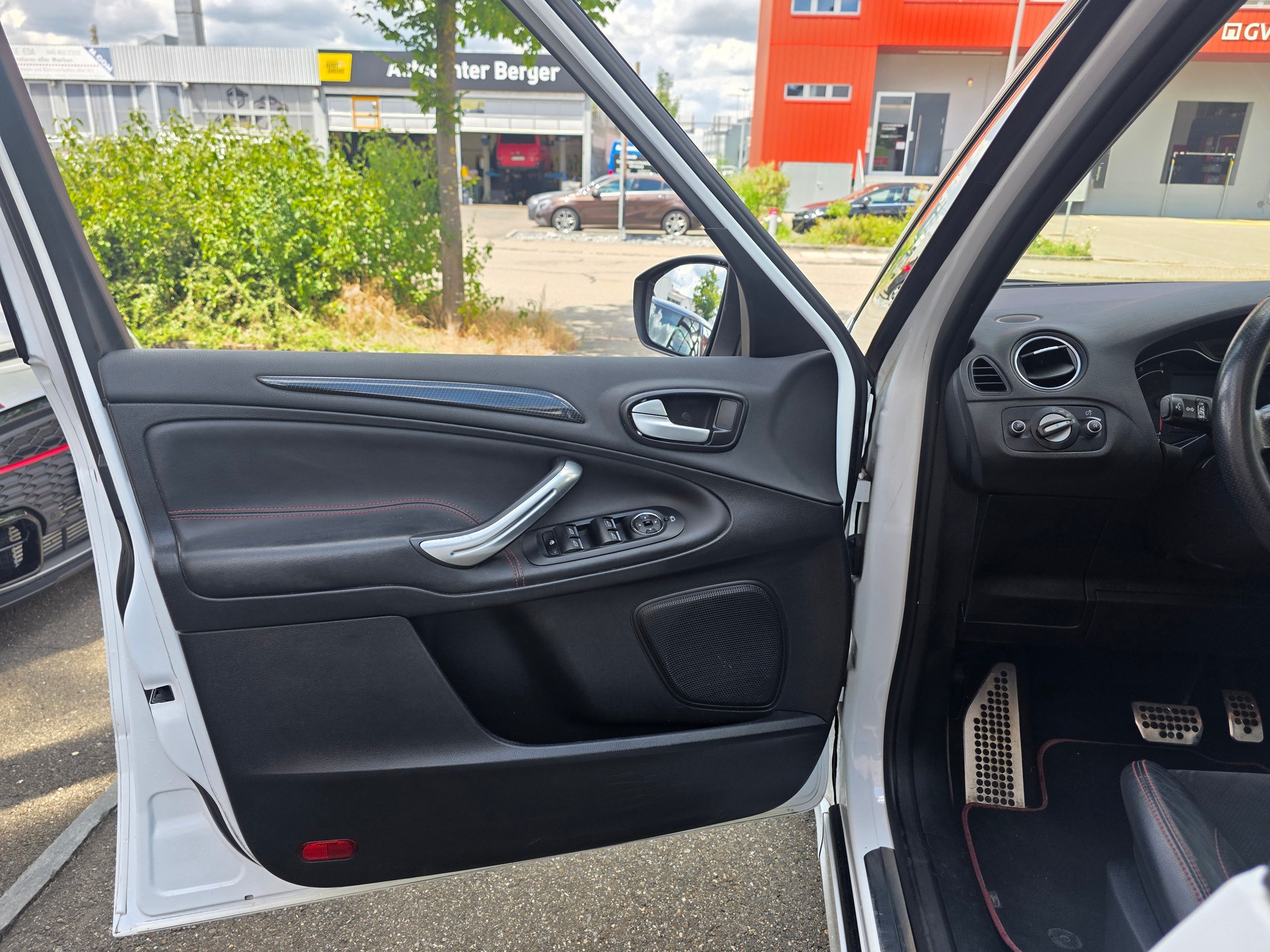 FORD S-Max 2.2 TDCi TitaniumS Automatic-image-8