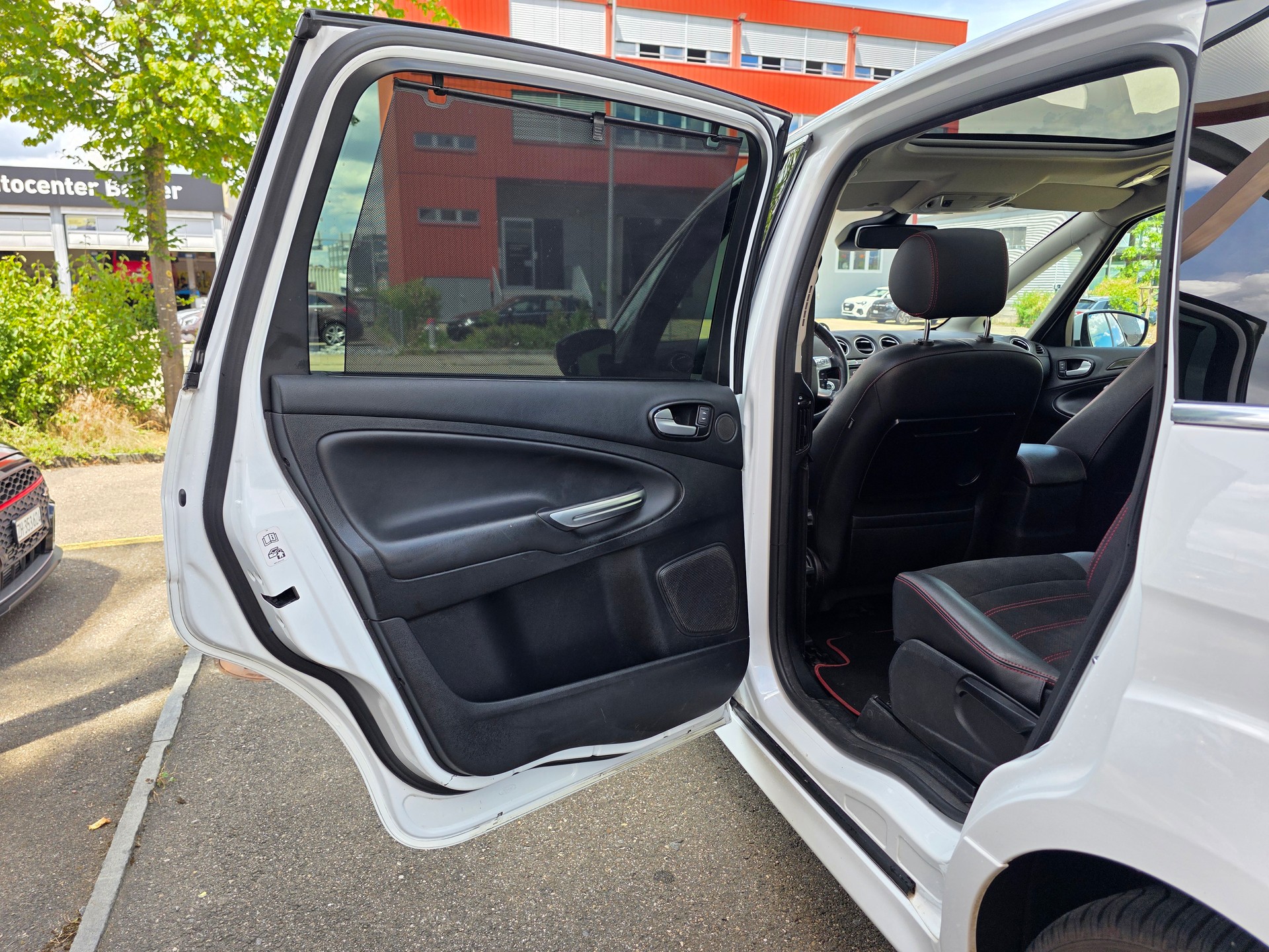 FORD S-Max 2.2 TDCi TitaniumS Automatic-image-14