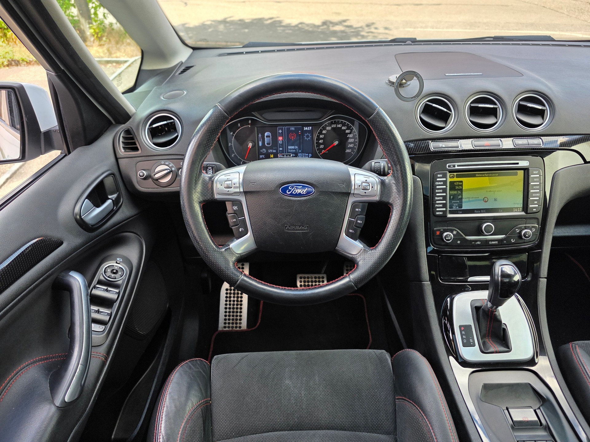 FORD S-Max 2.2 TDCi TitaniumS Automatic-image-12