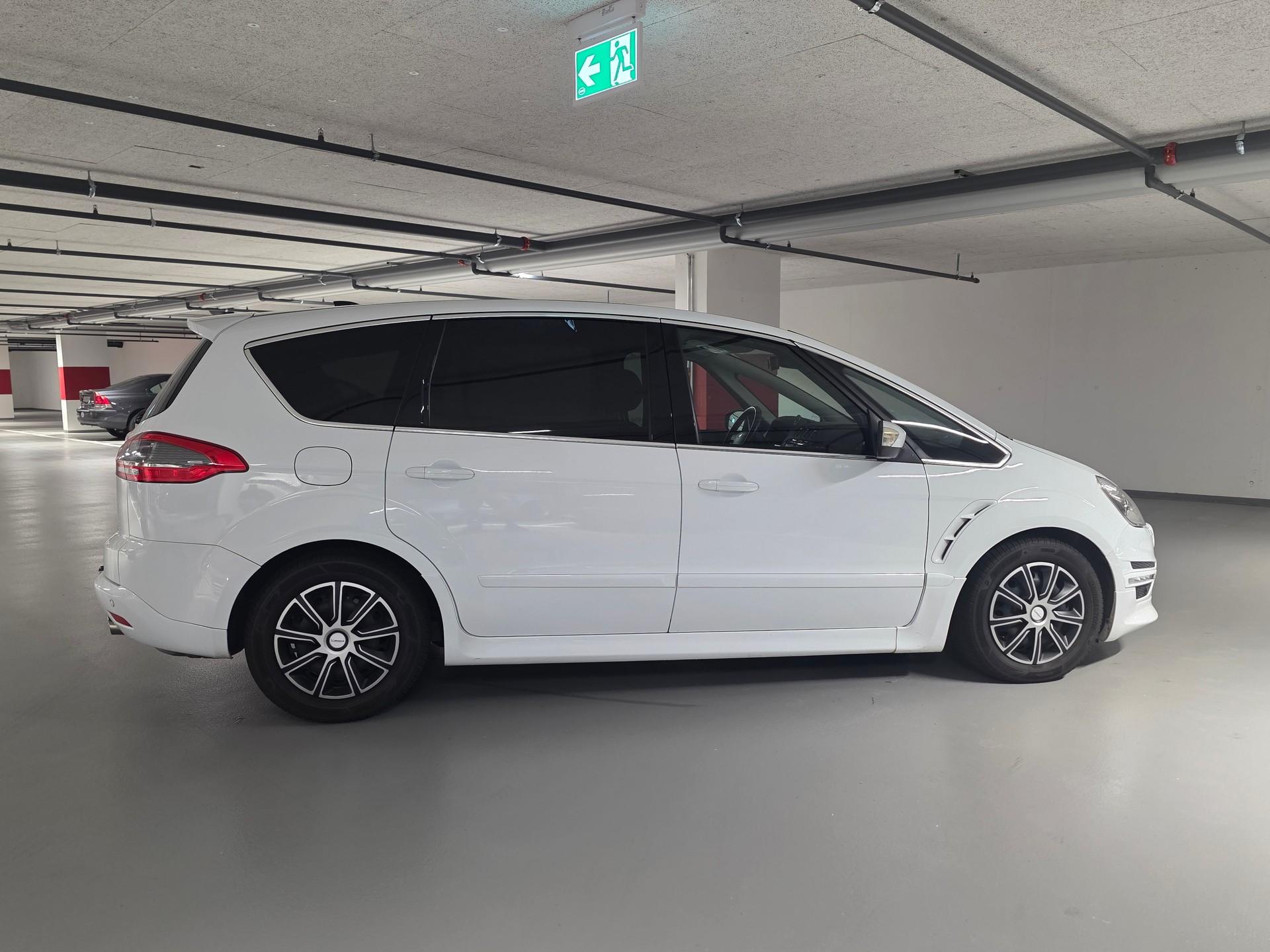 FORD S-Max 2.2 TDCi TitaniumS Automatic-image-3