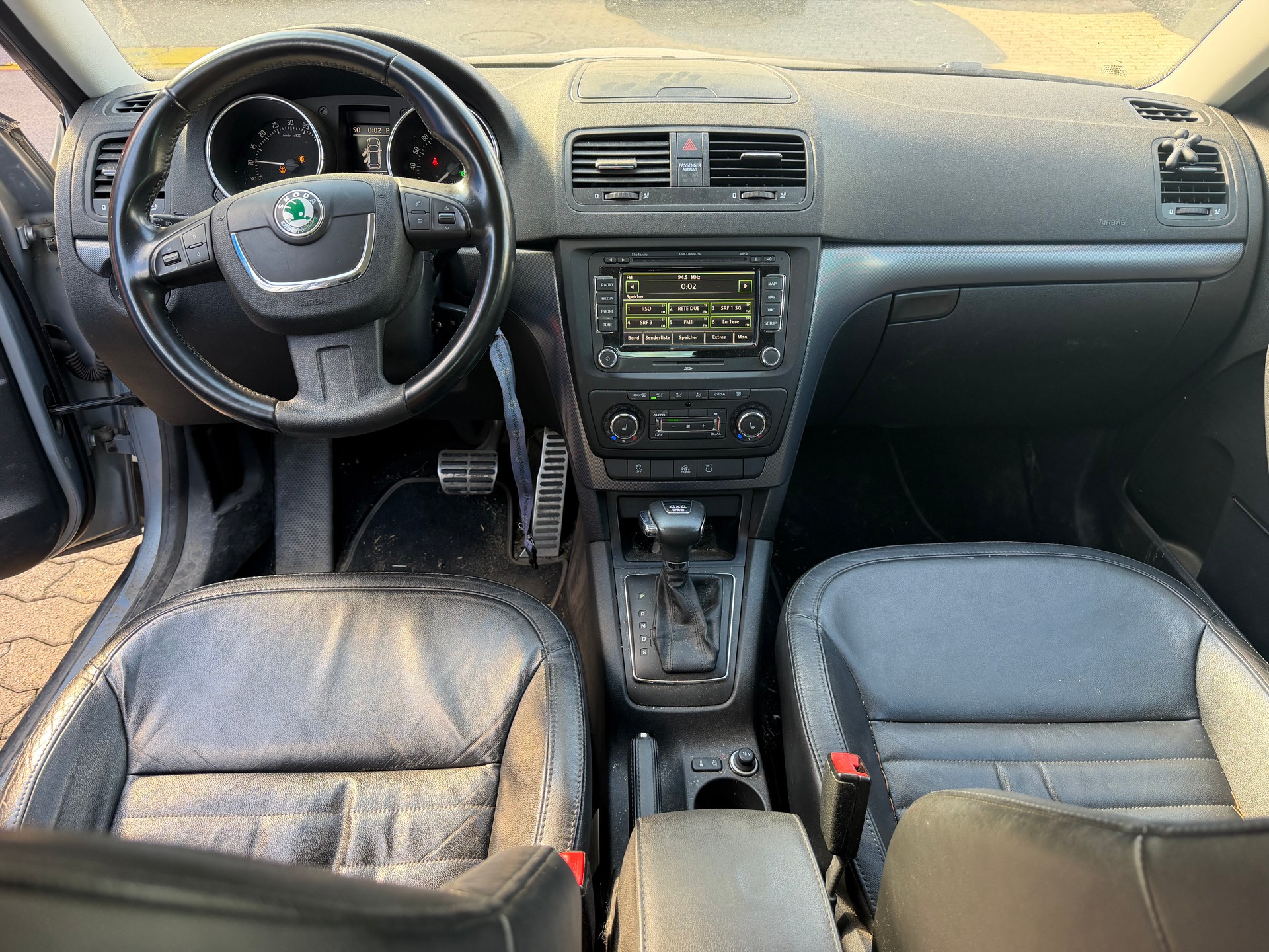 SKODA Yeti 2.0 TDI Elegance 4x4 DSG-image-9