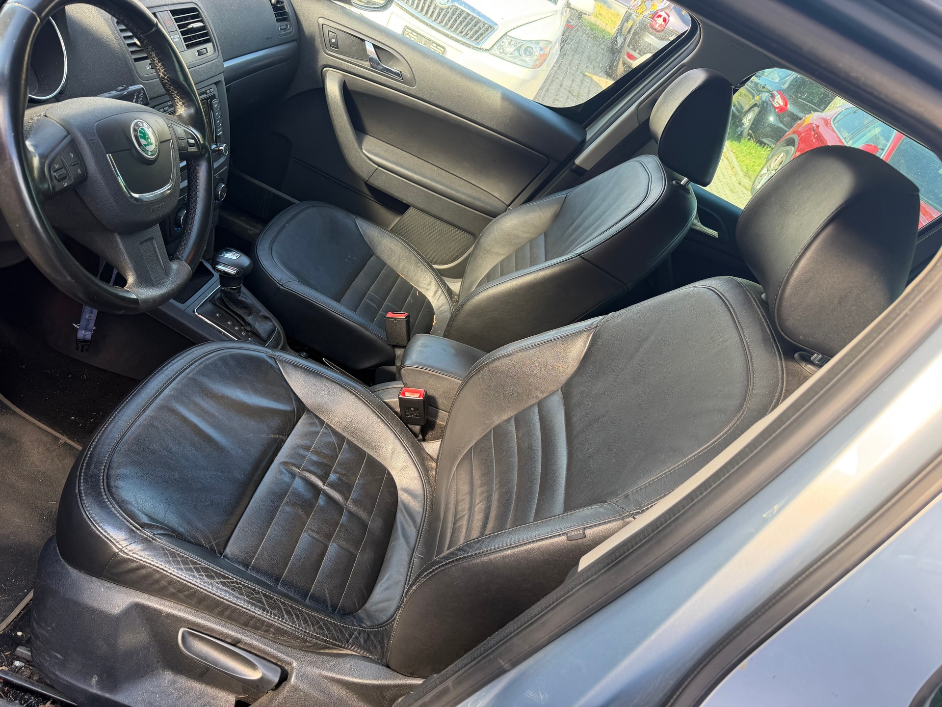 SKODA Yeti 2.0 TDI Elegance 4x4 DSG-image-6