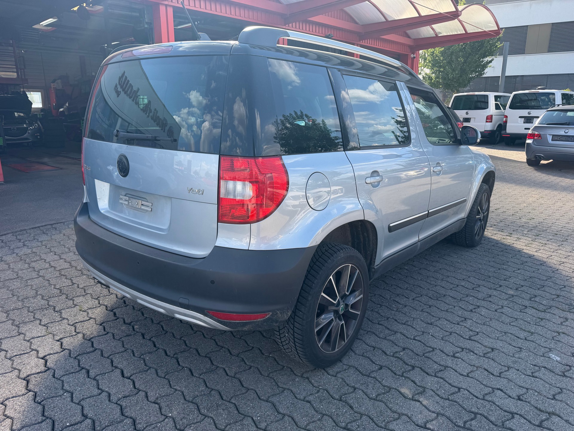 SKODA Yeti 2.0 TDI Elegance 4x4 DSG-image-3