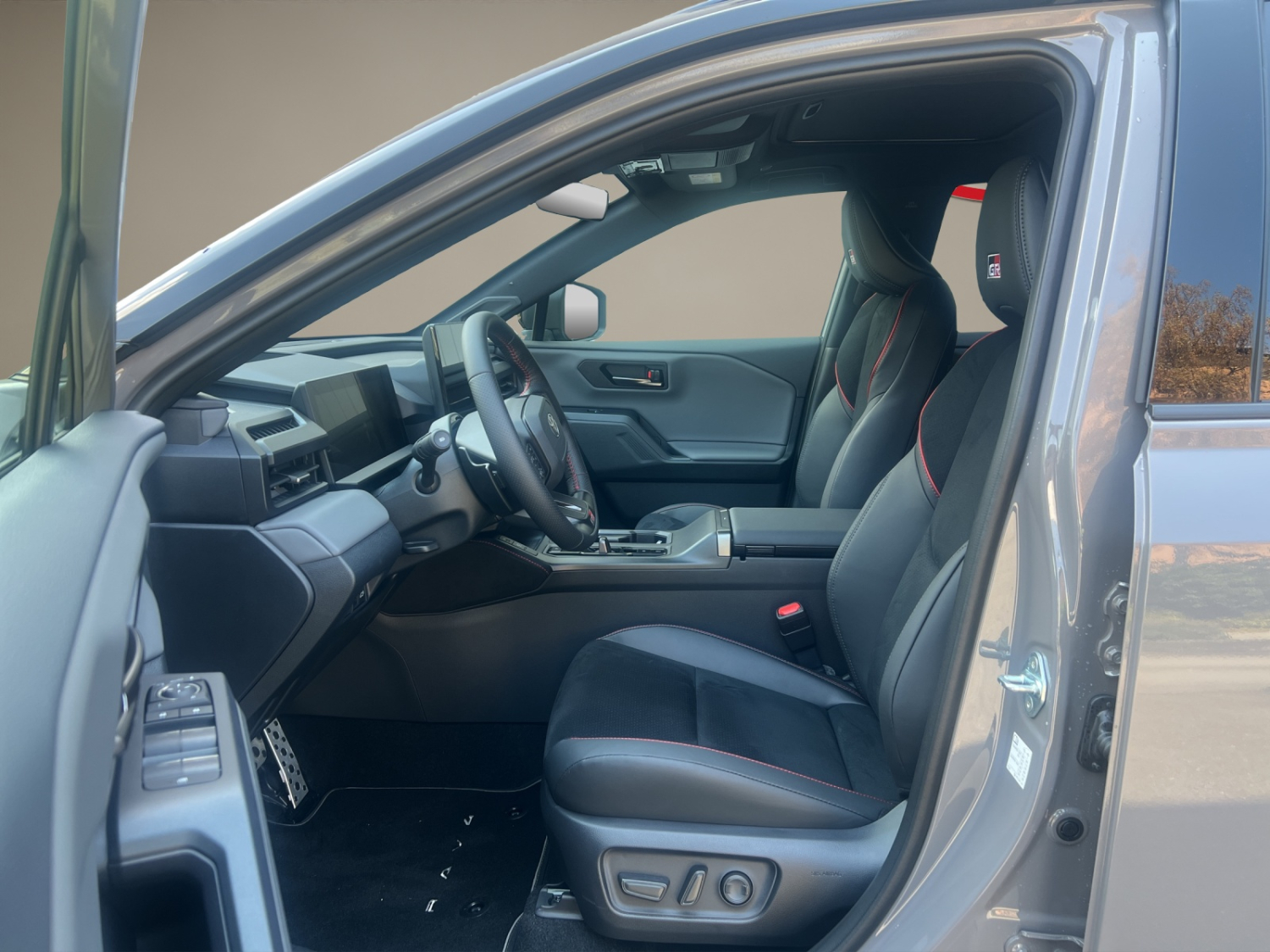 TOYOTA RAV4 2.5 HEV GR Sport-image-8