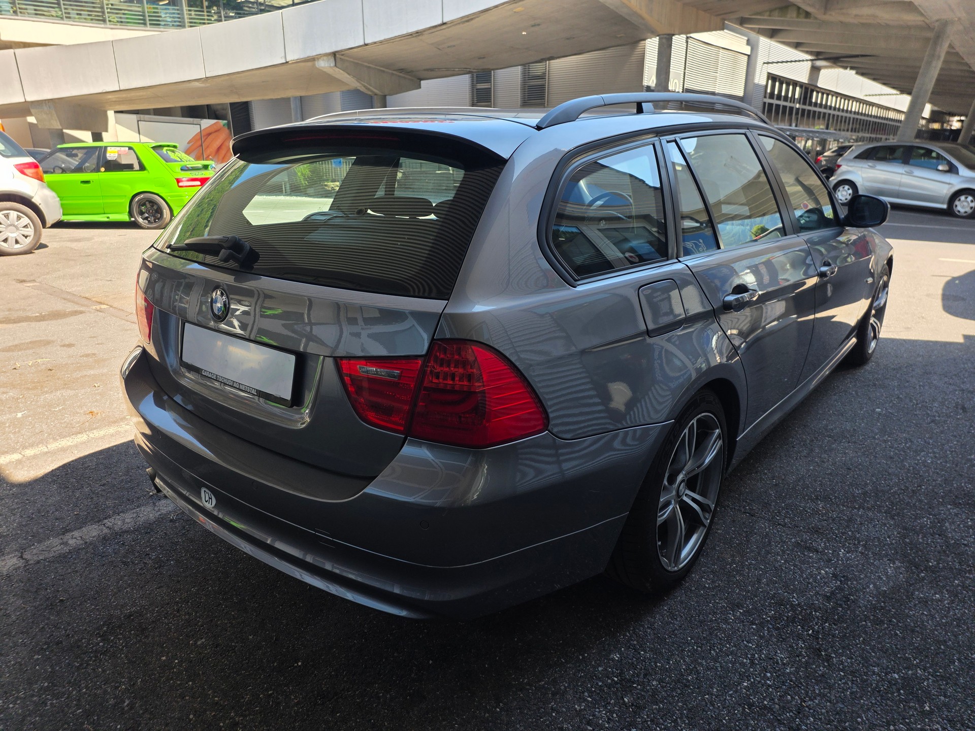 BMW 318i Touring Access-image-4