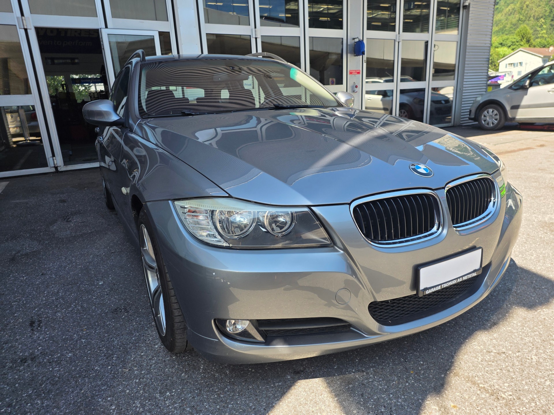 BMW 318i Touring Access-image-1