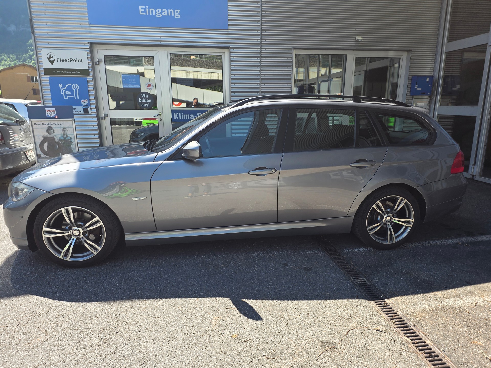 BMW 318i Touring Access-image-2