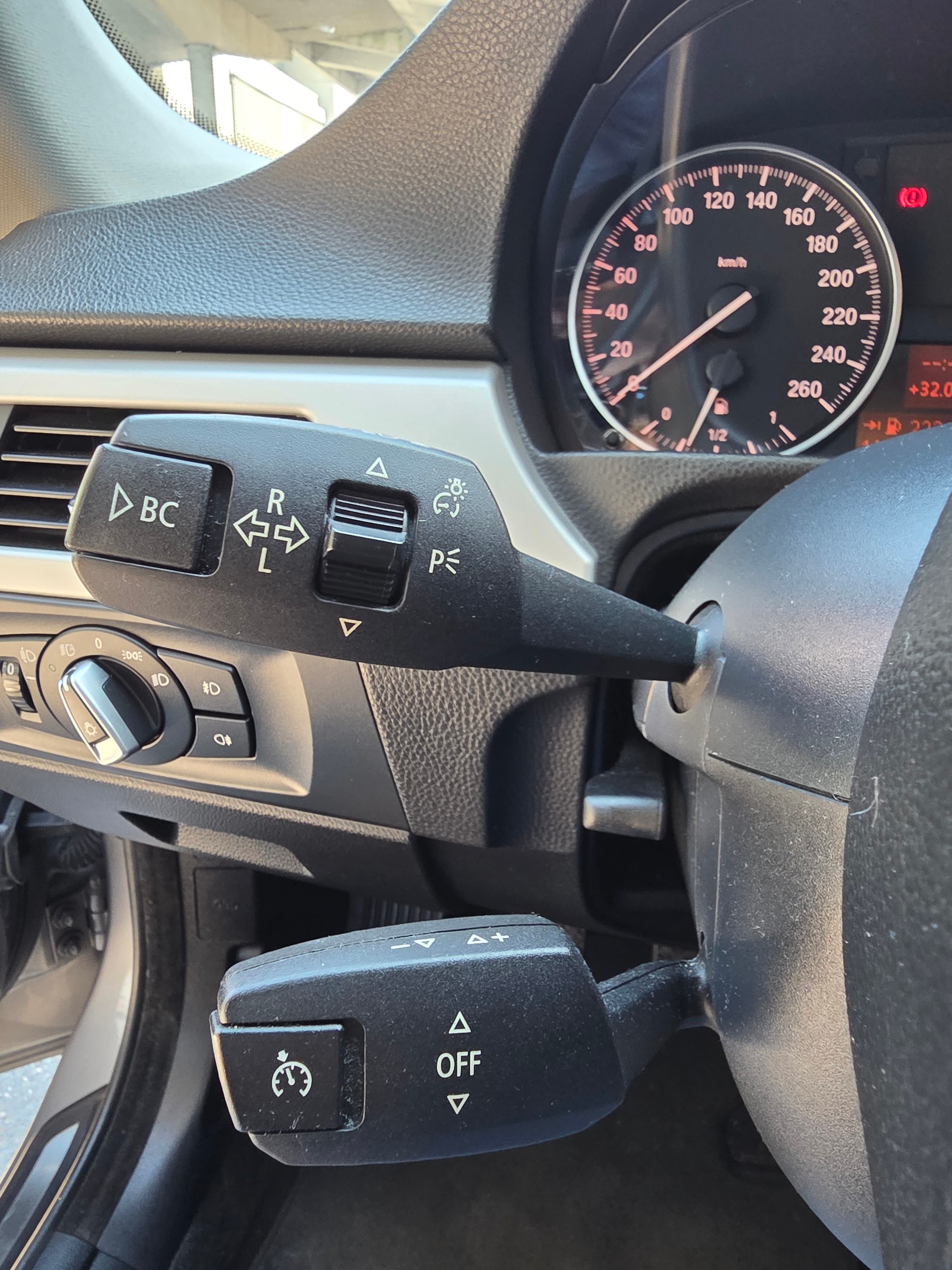 BMW 318i Touring Access-image-11