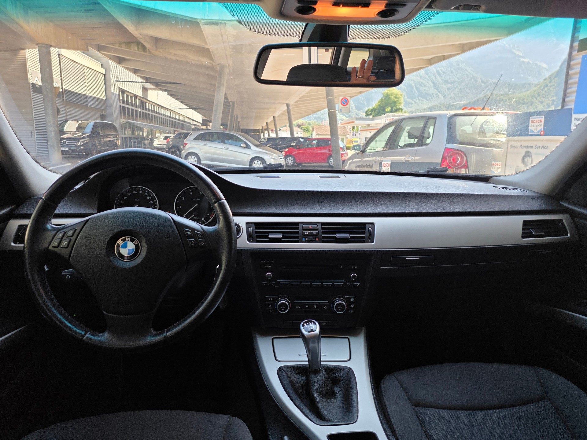 BMW 318i Touring Access-image-9