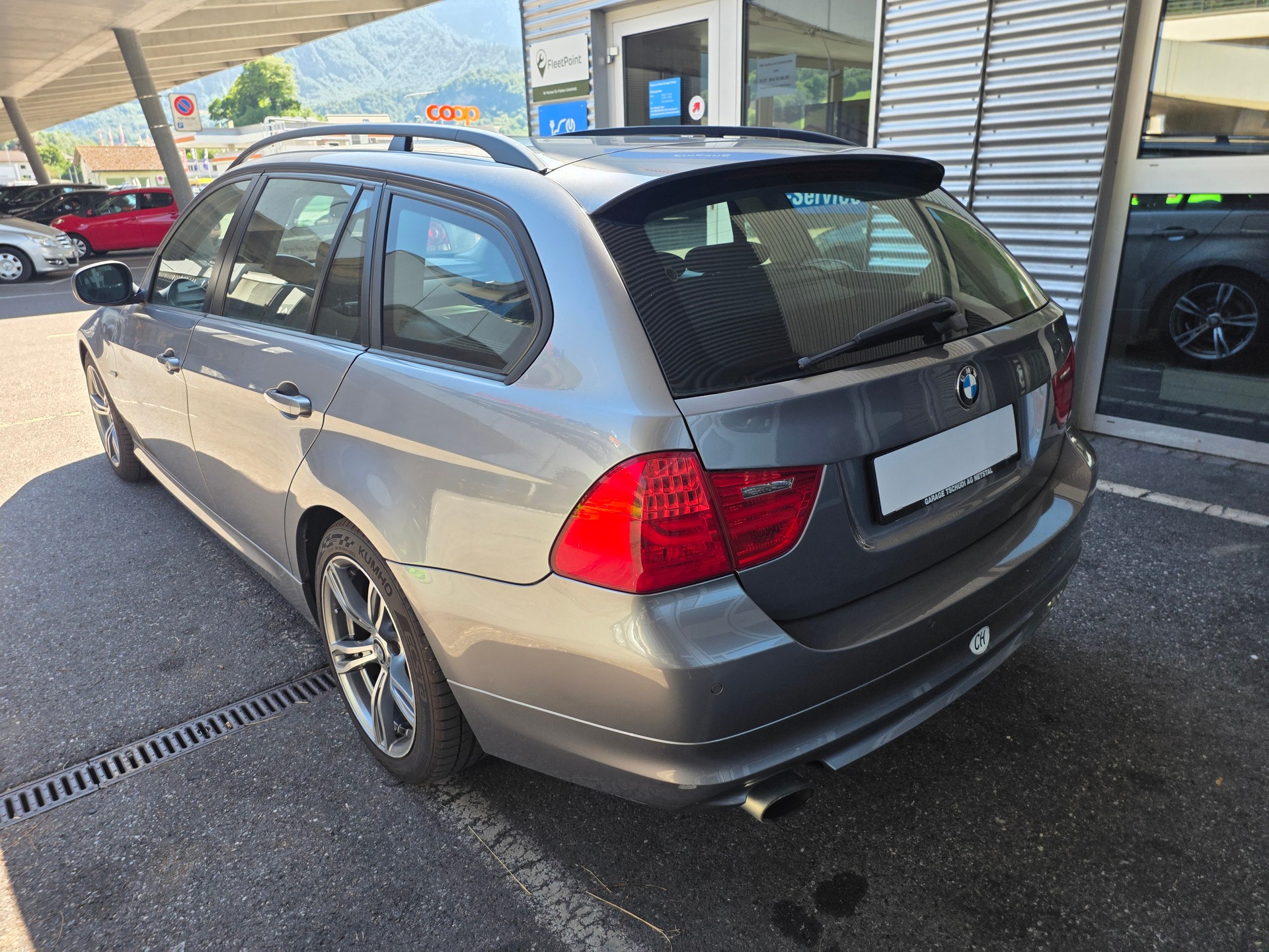 BMW 318i Touring Access-image-3