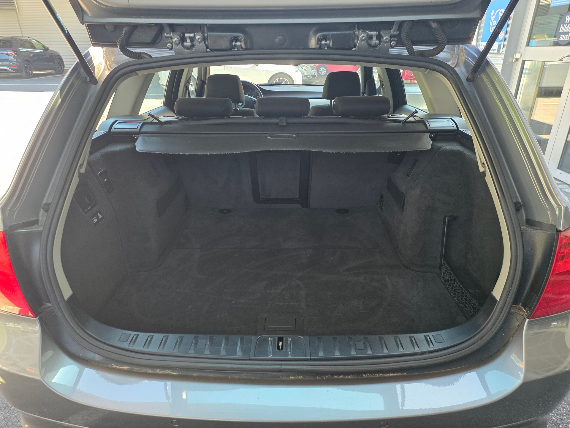 BMW 318i Touring Access-image-5