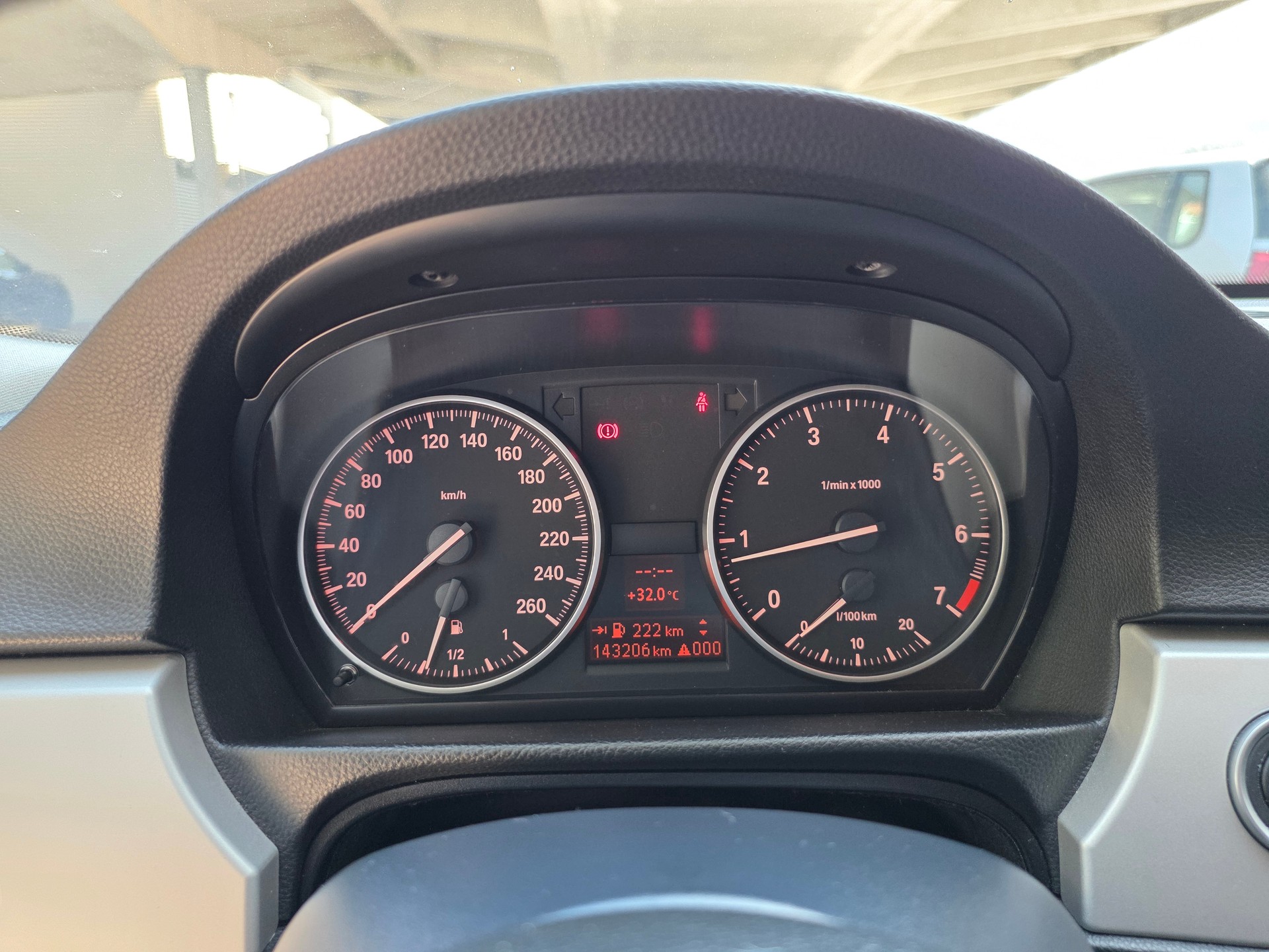 BMW 318i Touring Access-image-10