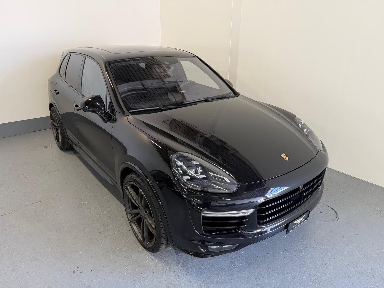 PORSCHE Cayenne Turbo-image-0